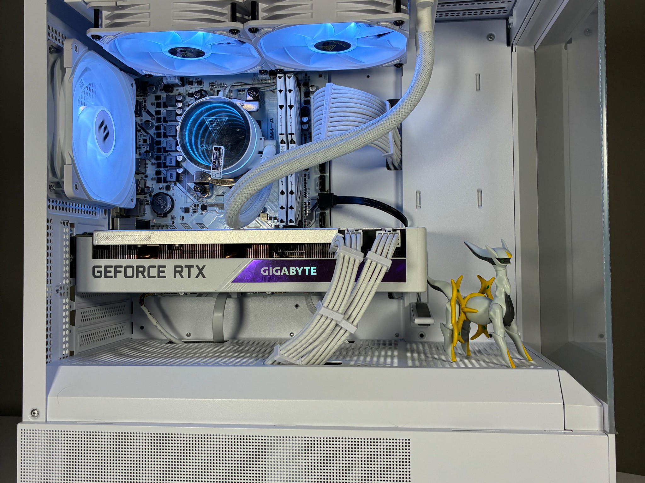 WICKED WHITE PC | RTX 3070 | Ryzen 7 3700X | 32 GB RAM | 1.5 TB Storage