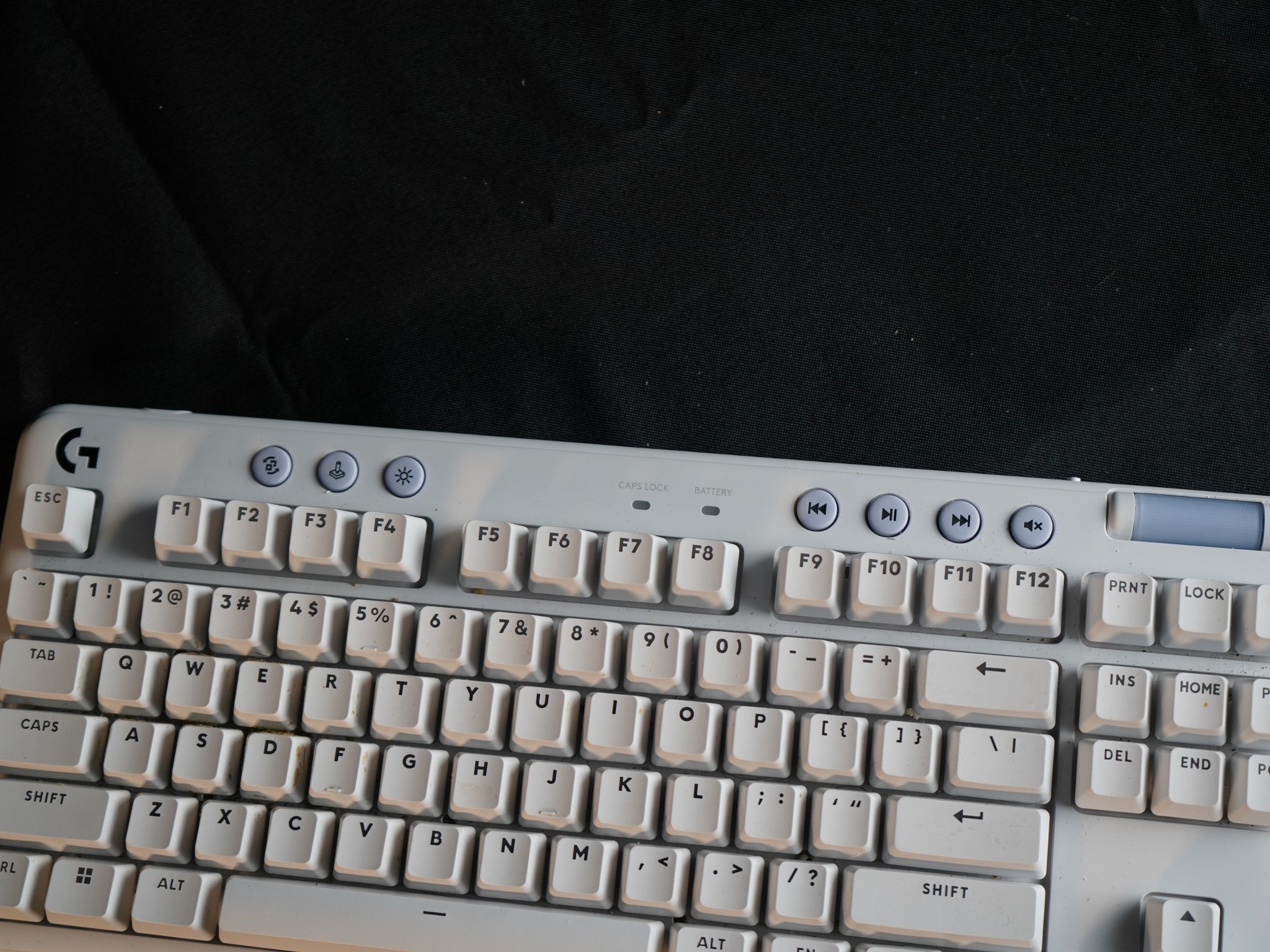 Gaming Keyboard = Logitech G715 TKL Aurora Collection Wireless Mechanical Gaming Keyboard - White