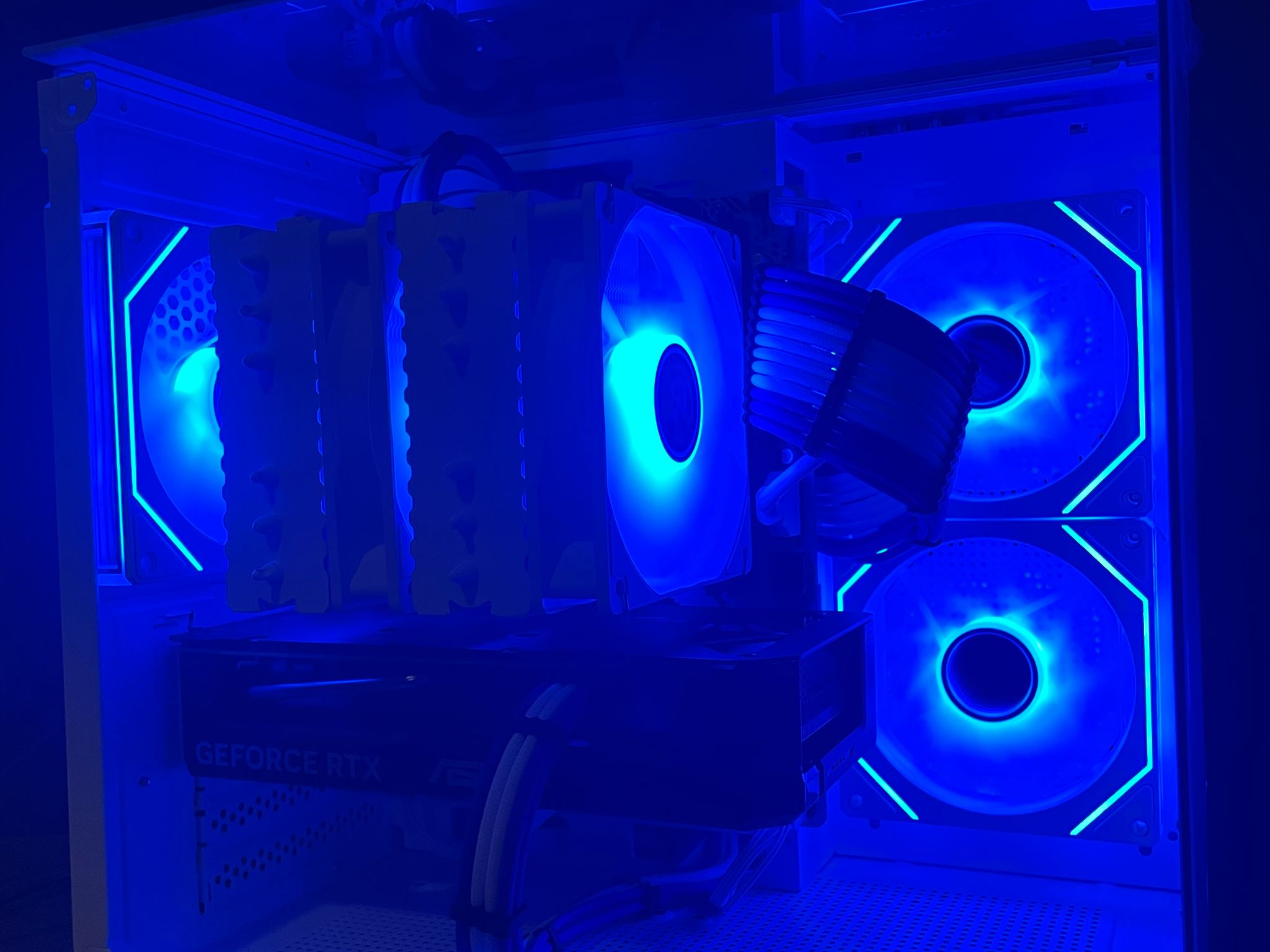 Gaming PC / content creation | GEFORCE 5060 ti | Intel i5 | 32GB RAM | WINDOWS 11 home | WiFi