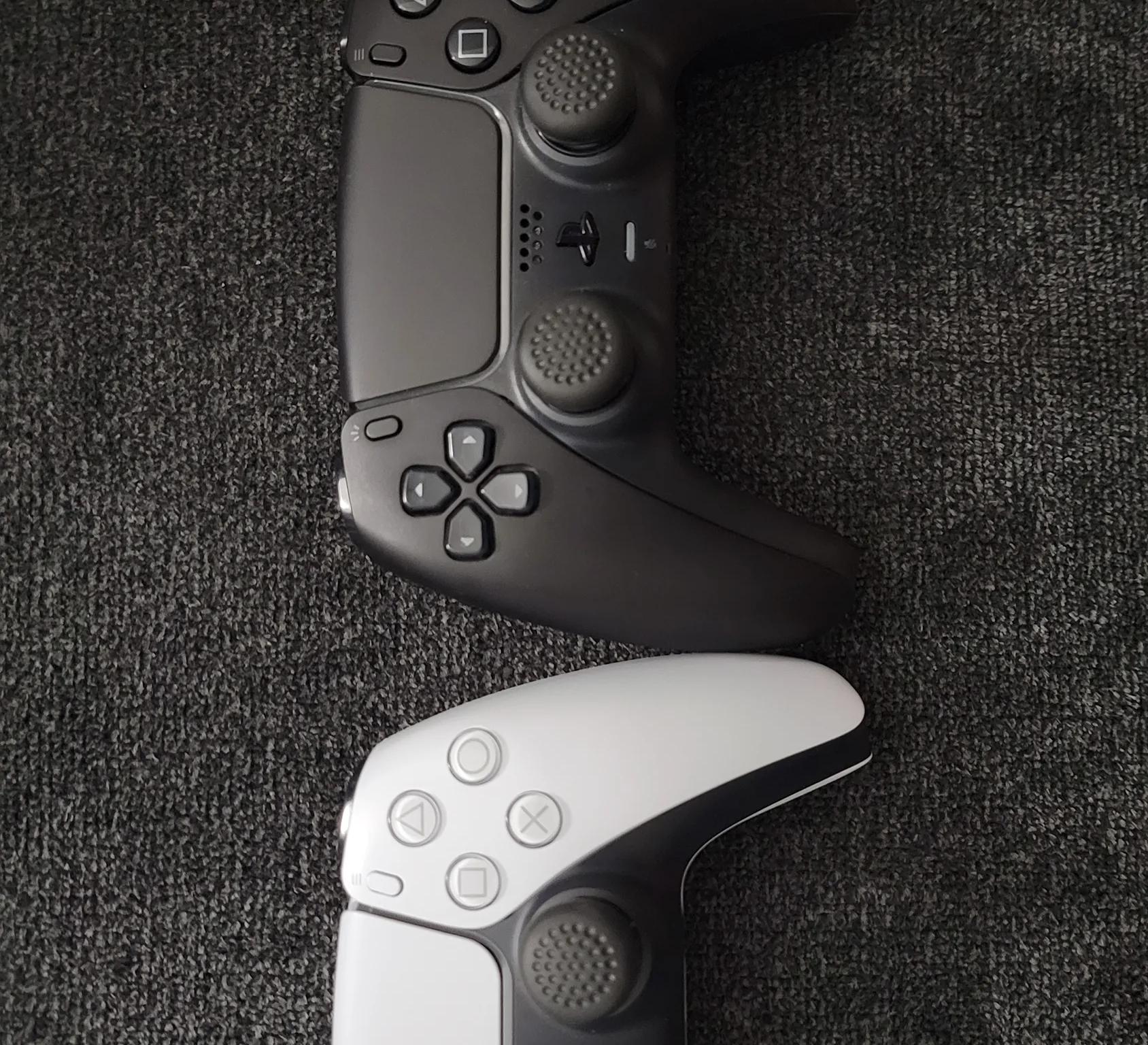 PlayStation 5 (Disc Ver.) Comes with 5 games, 2 Controllers, Media Remote and more (see description)