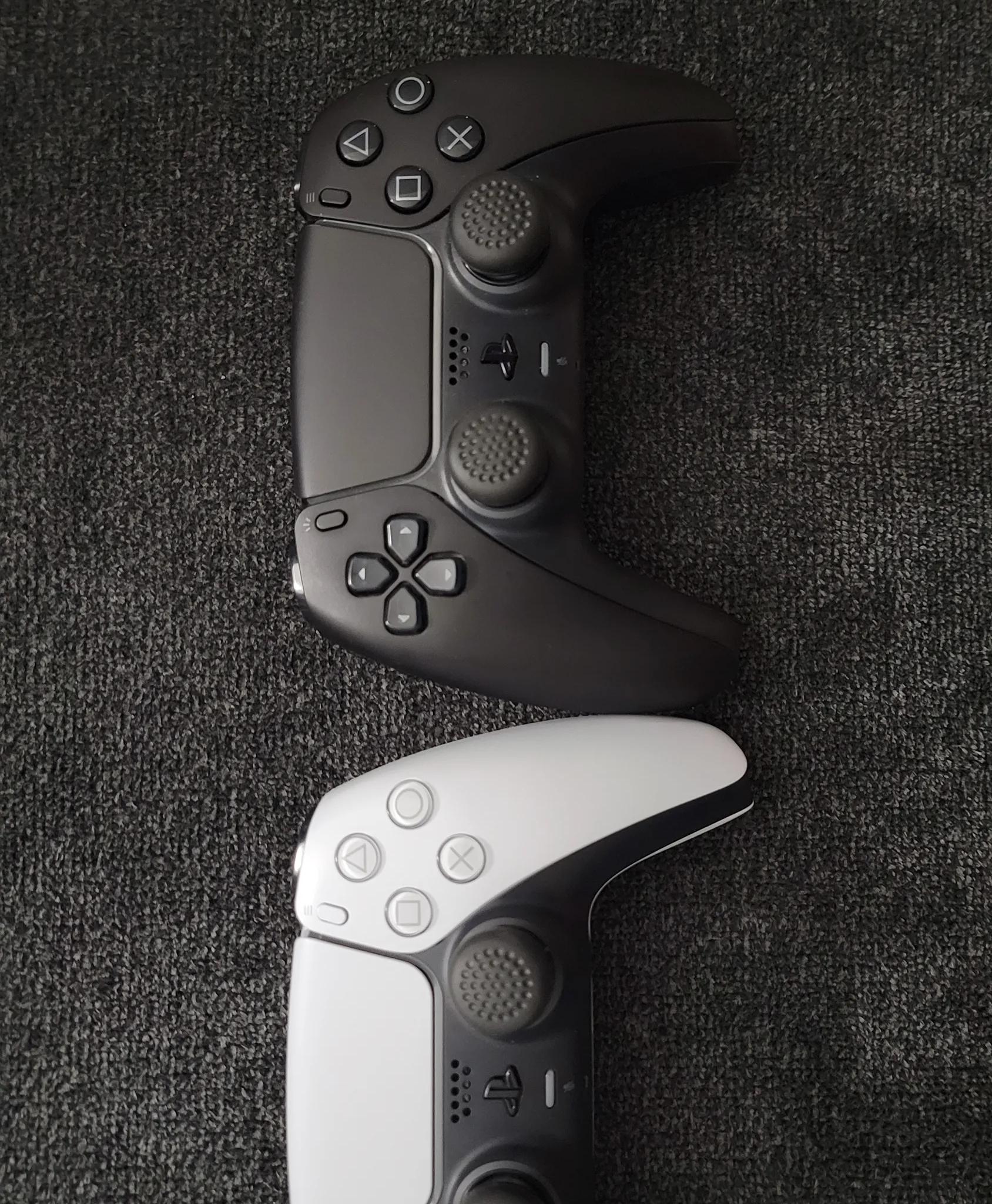 PlayStation 5 (Disc Ver.) Comes with 5 games, 2 Controllers, Media Remote and more (see description)
