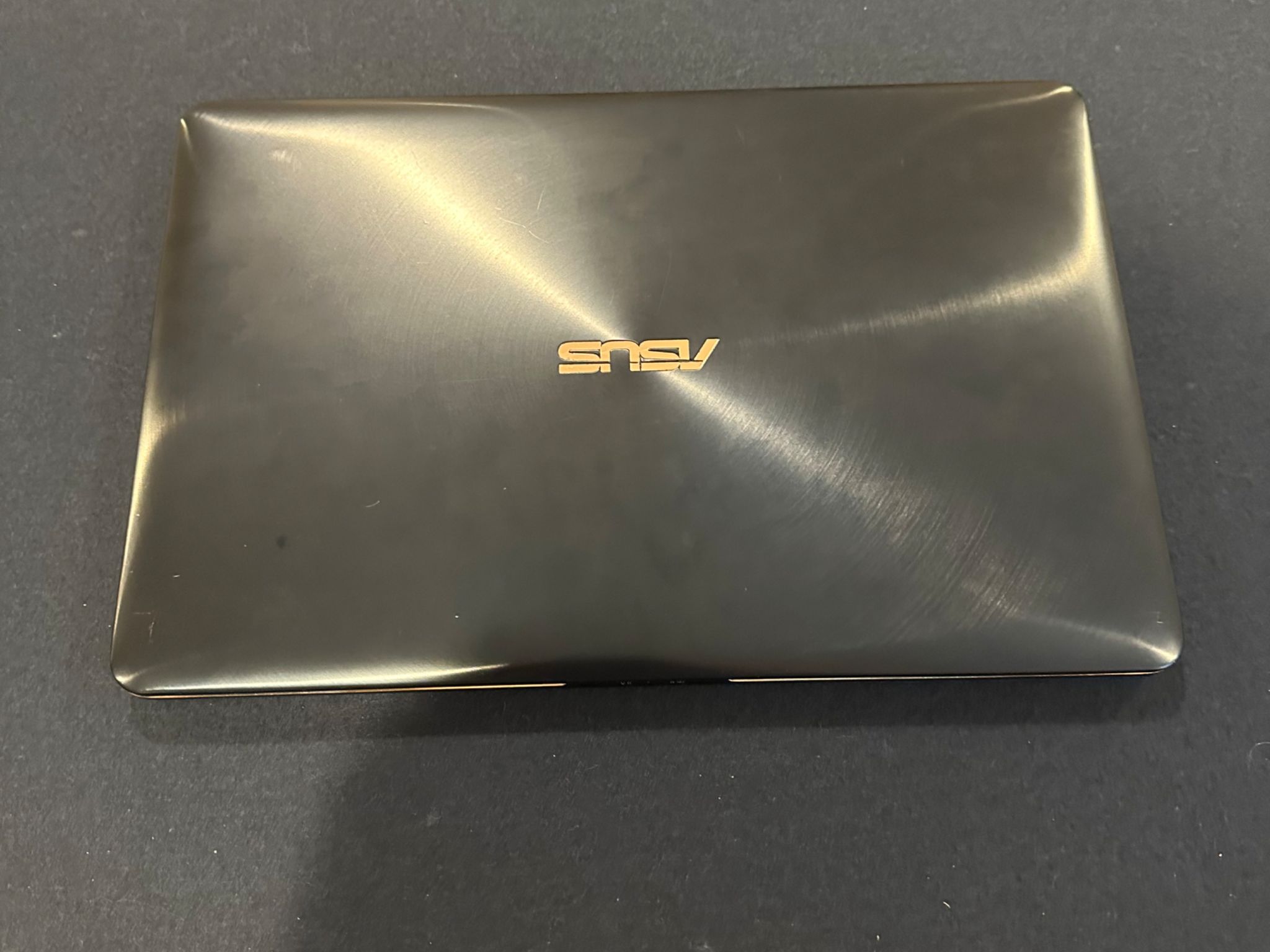 ASUS ZenBook Pro 15 UX580GE; Intel Core i9 8th Gen; NVIDIA GeForce GTX 1050 Ti