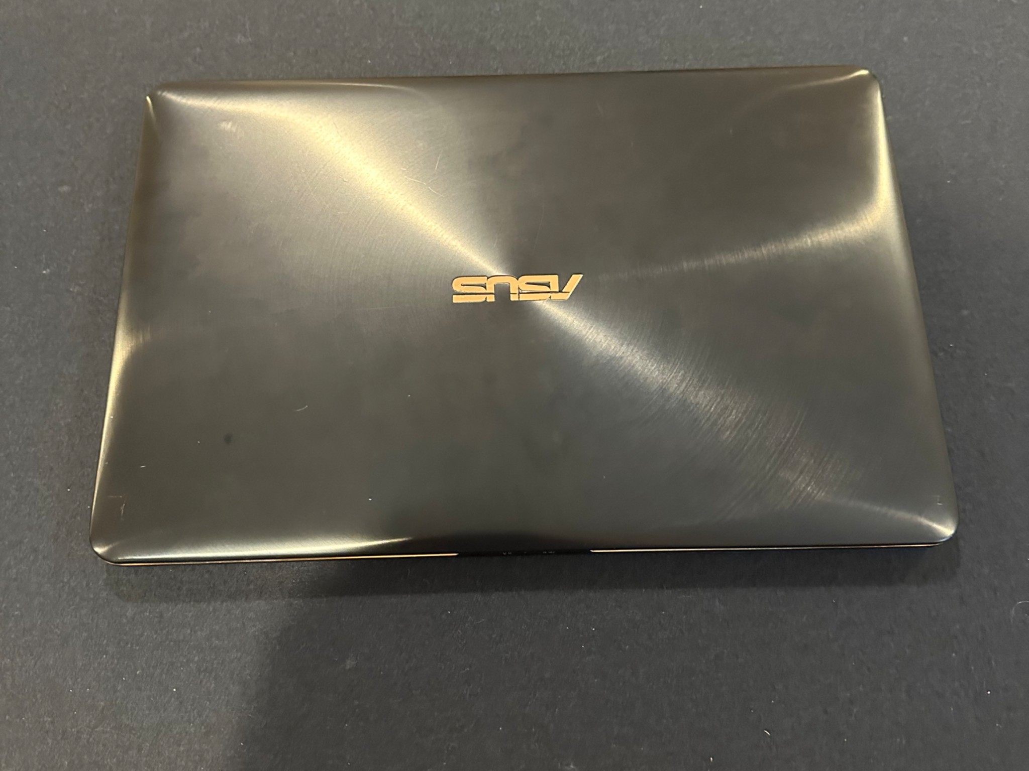 ASUS ZenBook Pro 15 UX580GE; Intel Core i9 8th Gen; NVIDIA GeForce GTX 1050 Ti