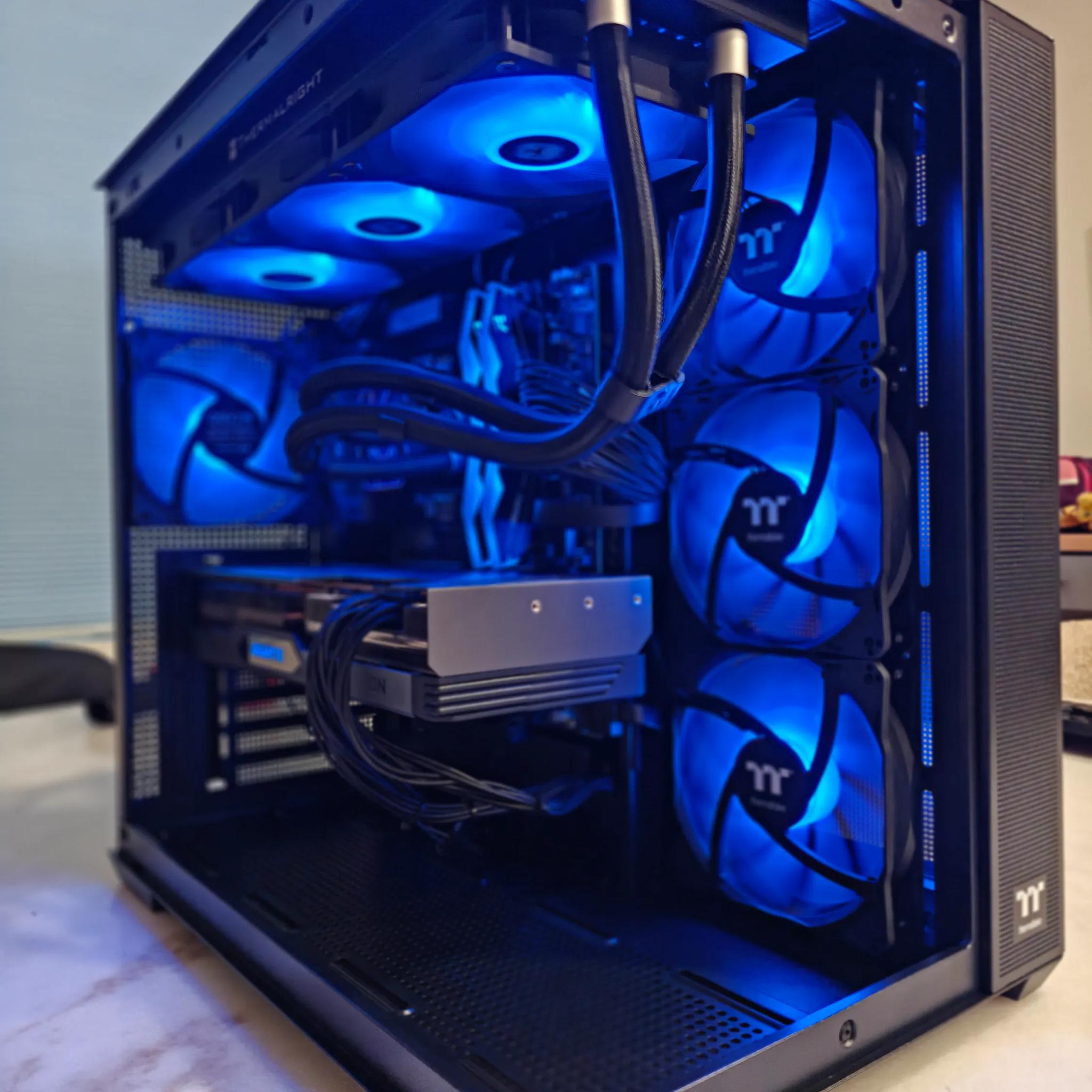 1440P - AMD Radeon RX 7800 XT - AMD Ryzen 5 9600X - 32GB DDR5 6400 RAM - 1.5TB SSD's - Premium PC