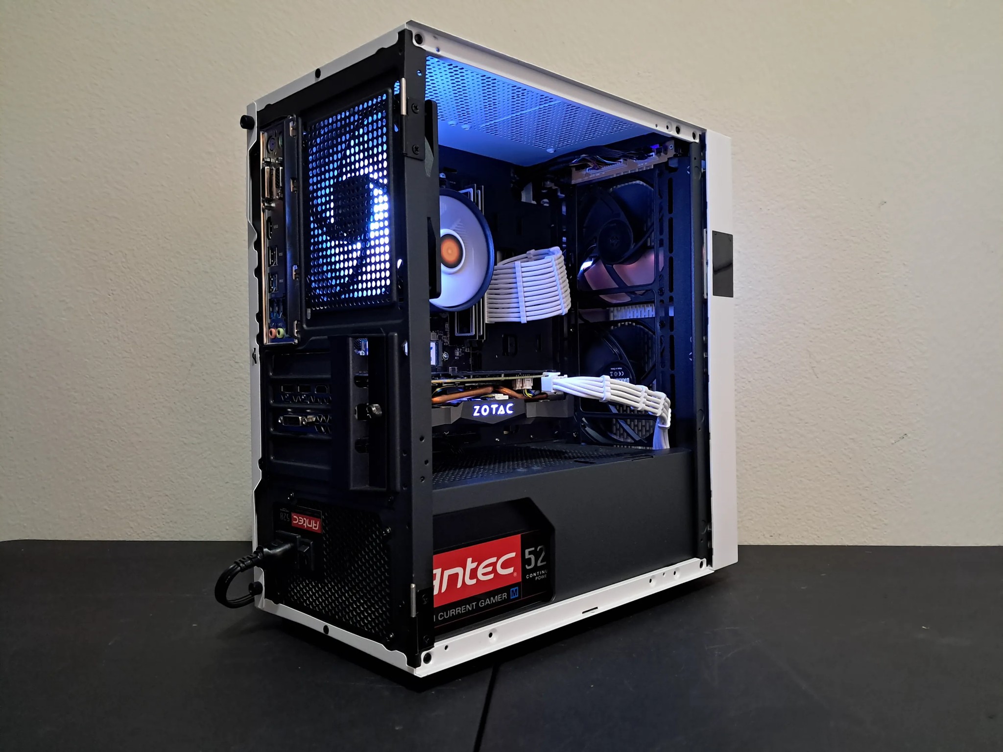 🔴⬜ Aesthetic Gaming PC ⬜🔴Nvidia GTX 1070 Ti | Ryzen 5 1600 (6C/12T) | 1TB SSD | 16GB DDR4-3200