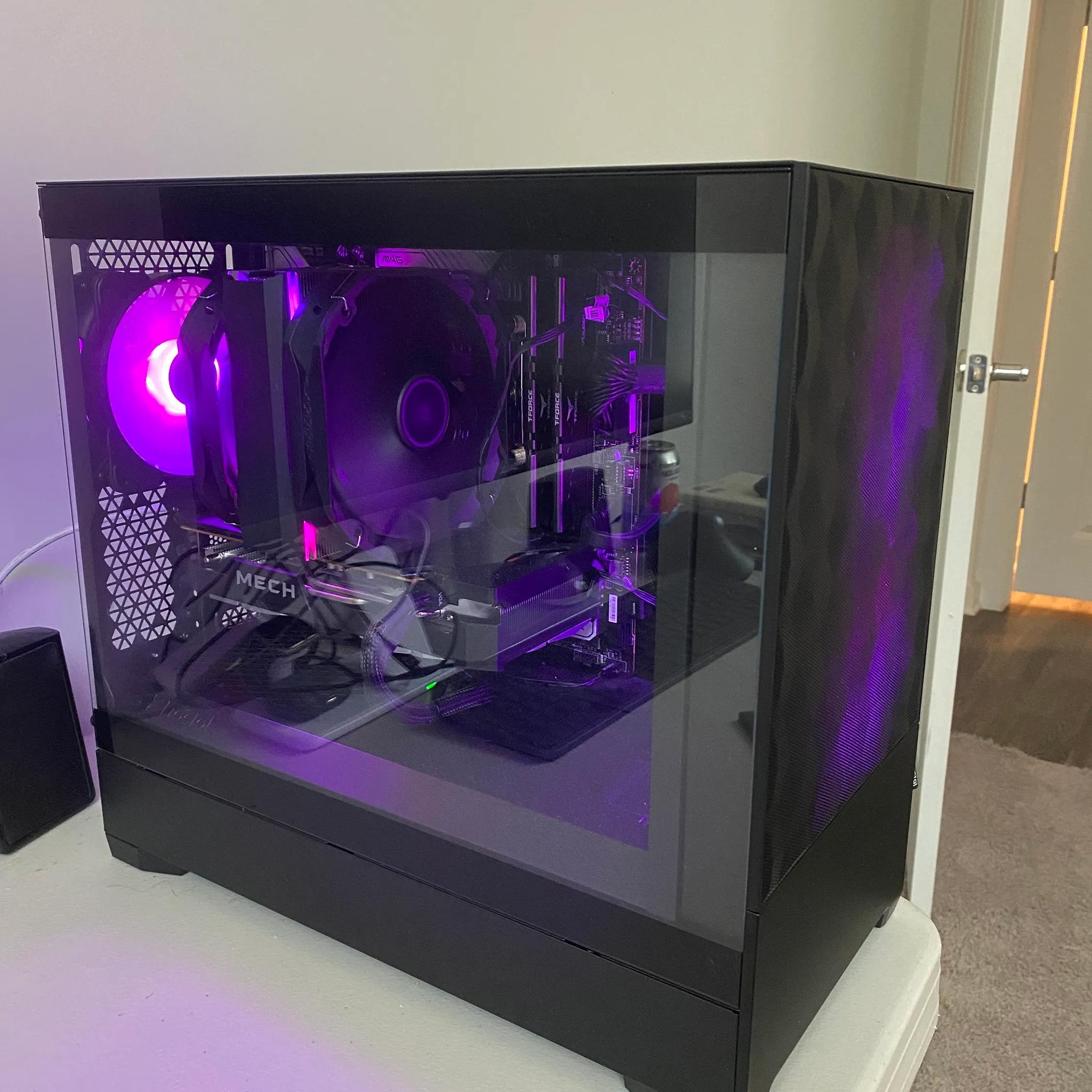 High-Performance Gaming PC - Intel i5-12600KF, Radeon RX 6600, 16GB RAM, 500GB N