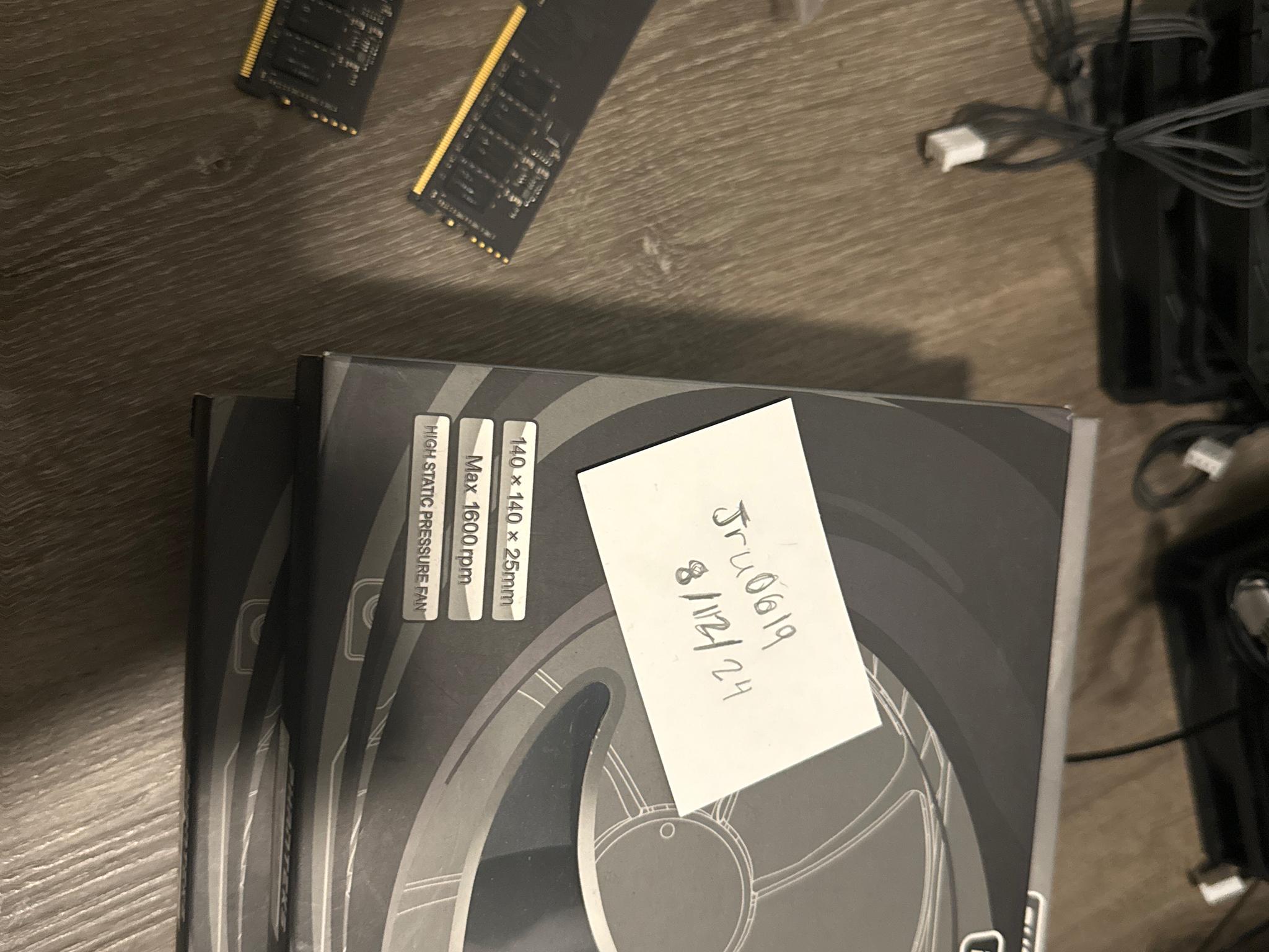 Lot of fans/ Ram!