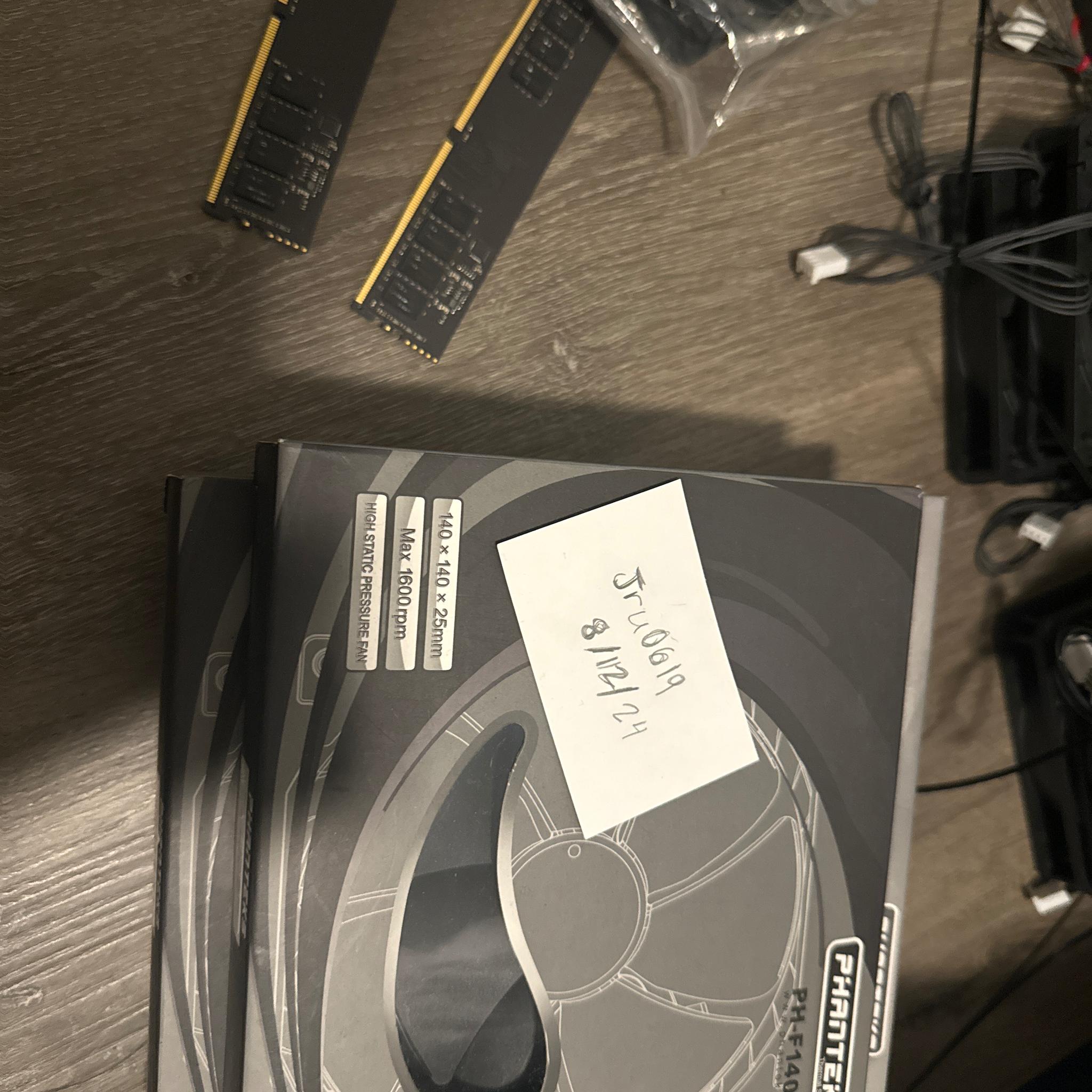 Lot of fans/ Ram!