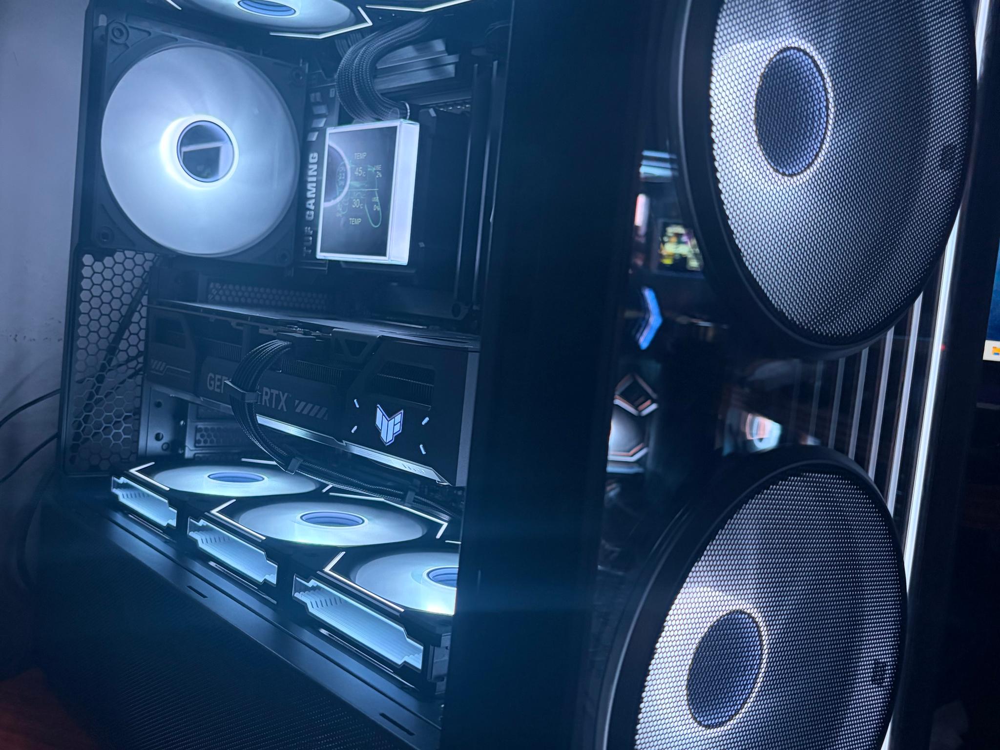9800X3D / 5070 Ti / X870E /Gen5. ASUS TUF x Lian Li Premium Gaming PC