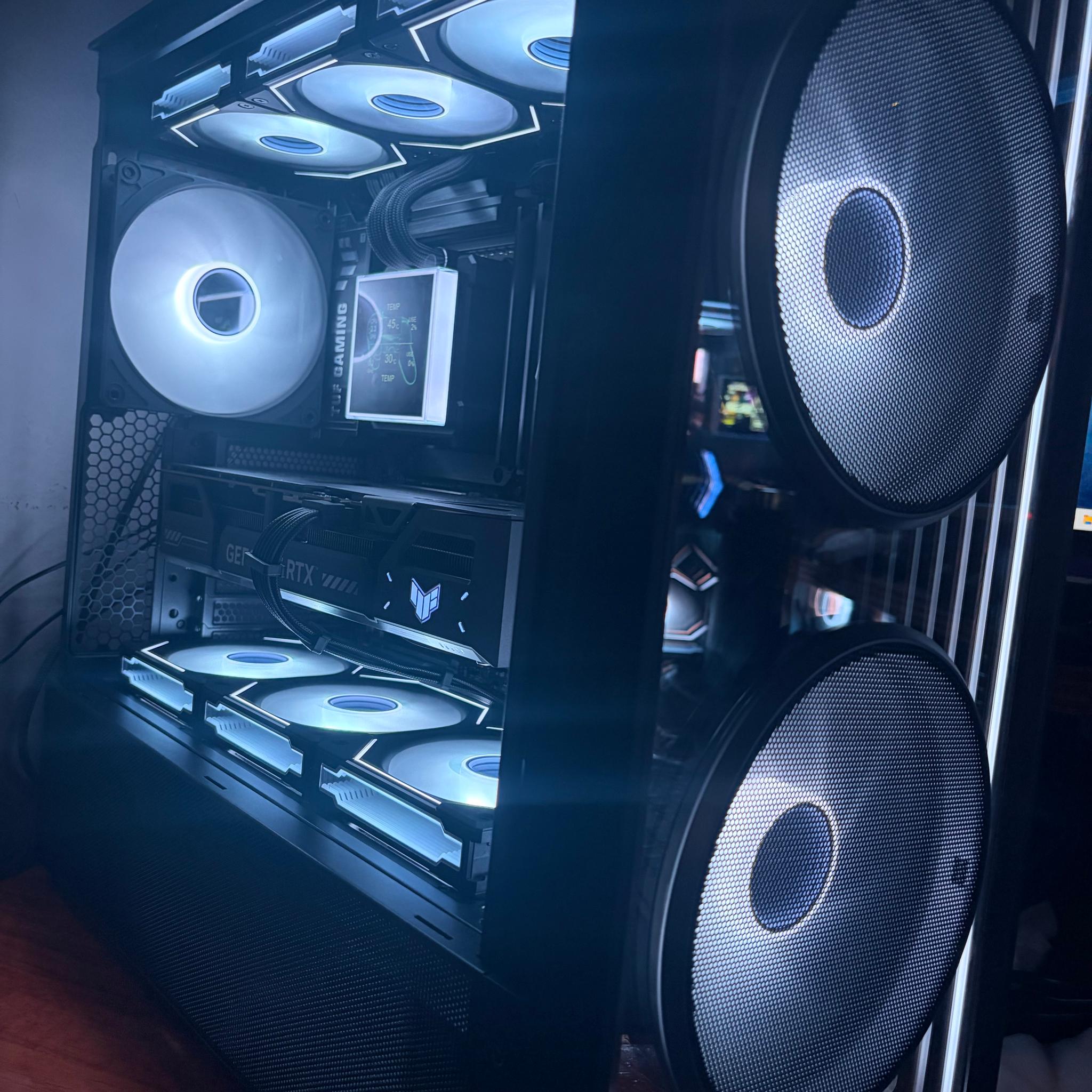 9800X3D / 5070 Ti / X870E /Gen5. ASUS TUF x Lian Li Premium Gaming PC