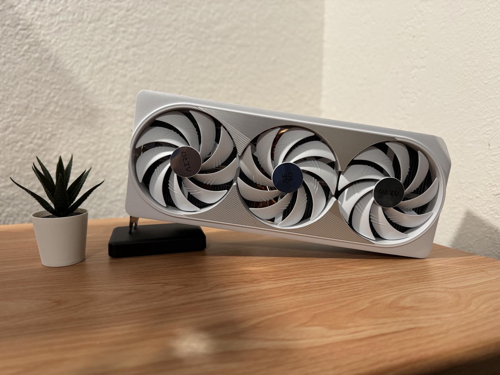 White Gigabyte GeForce RTX™ 4090 AERO OC 24G