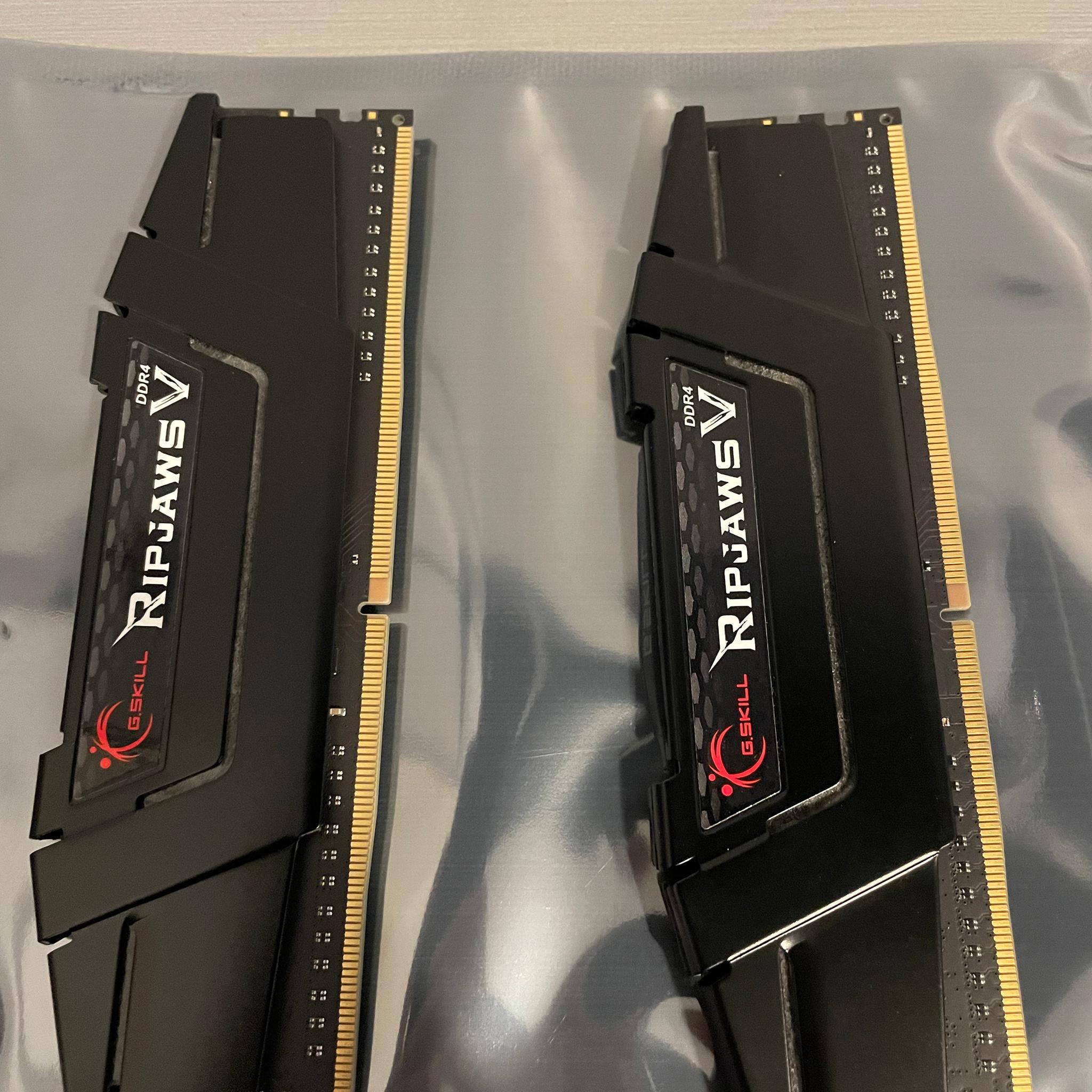 G.Skill RipJaws V Series 16GB (2 x 8GB) DDR4 3600 CL16-19-19-39 F4-3600C16D-16GVKC