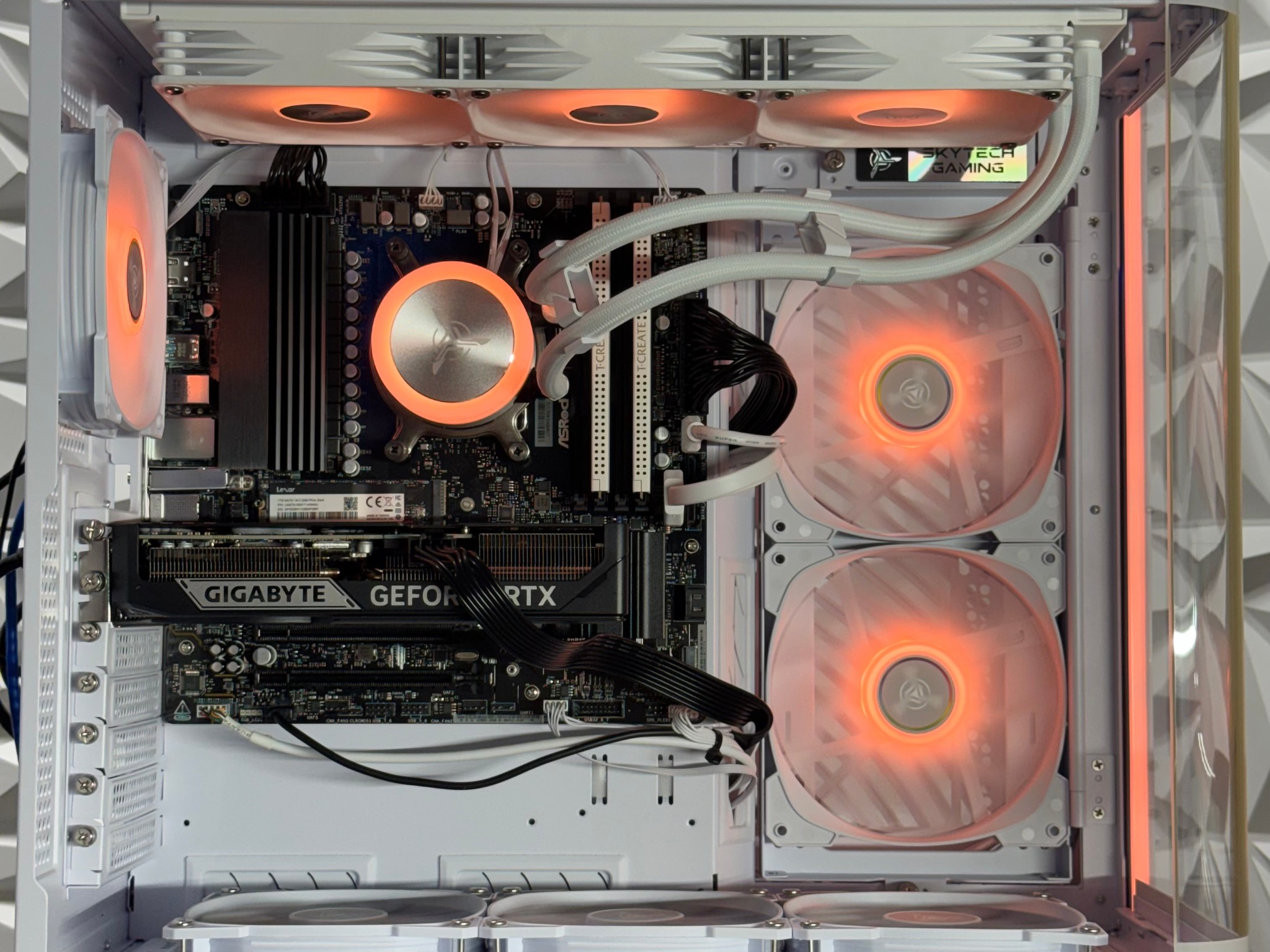 Ryzen 7 9700x / RTX 5060 ti 16GB / 16GB DDR5 Ram / 1Tb storage / Windows 11