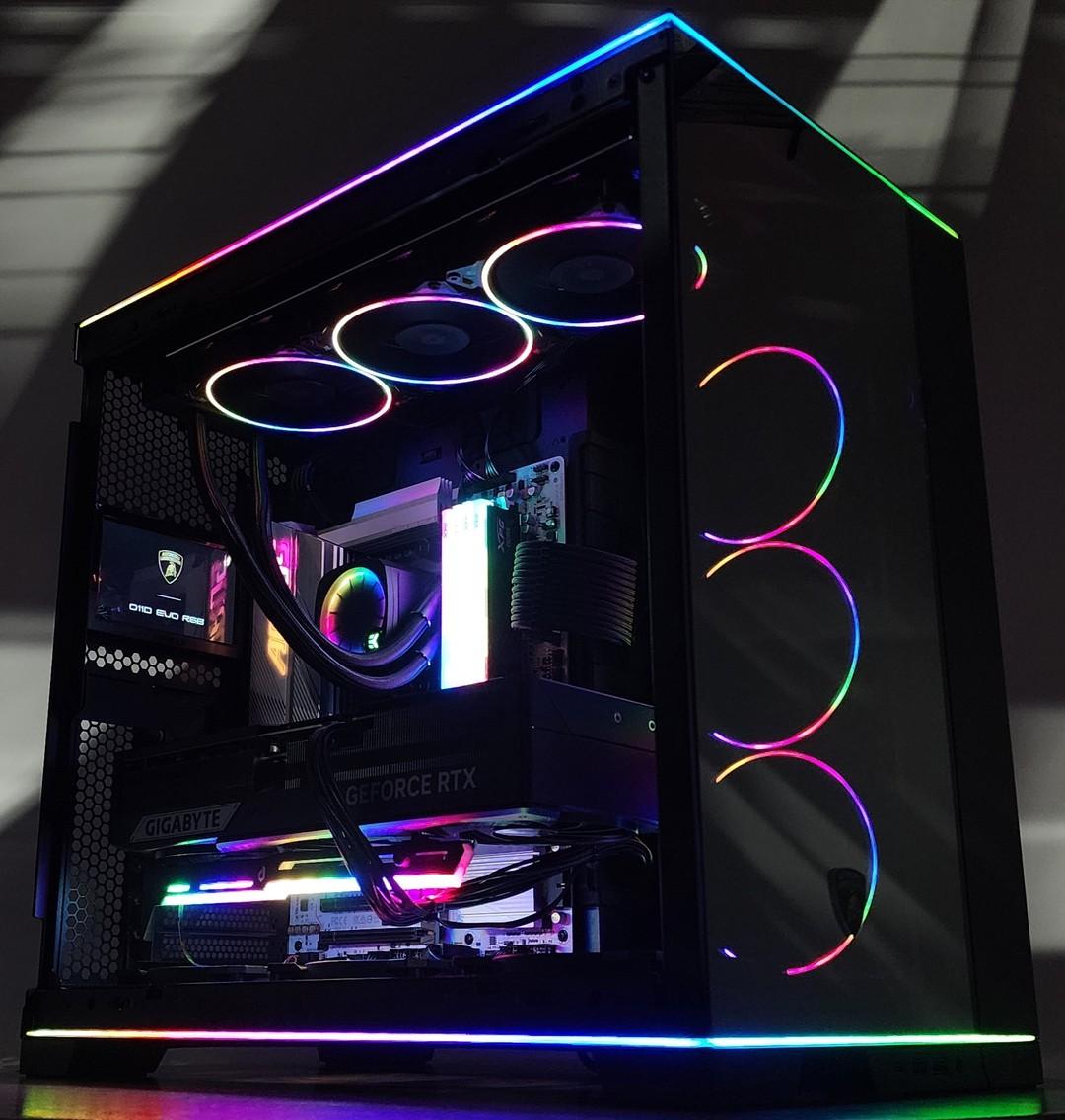 Gaming PC Ryzen 7 9800X3D 64GB RAM 4TB SSD RTX 5090 32GB Windows 11 PC