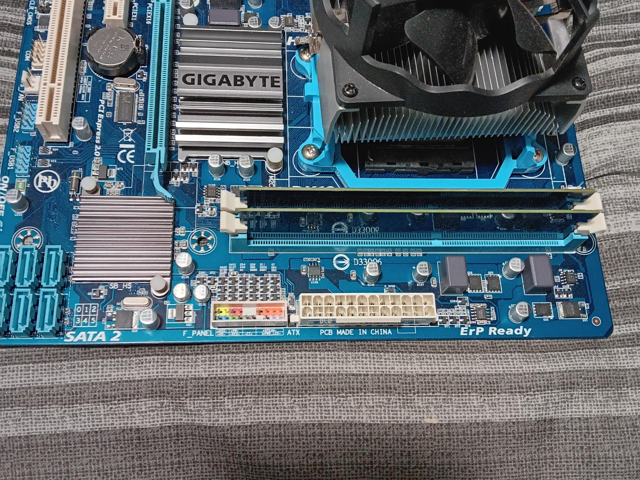 Gigabyte GA-78LMT-S2P - AMD FX 8320 - 8GB RAM - CPU Cooler - GTX-260 GPU