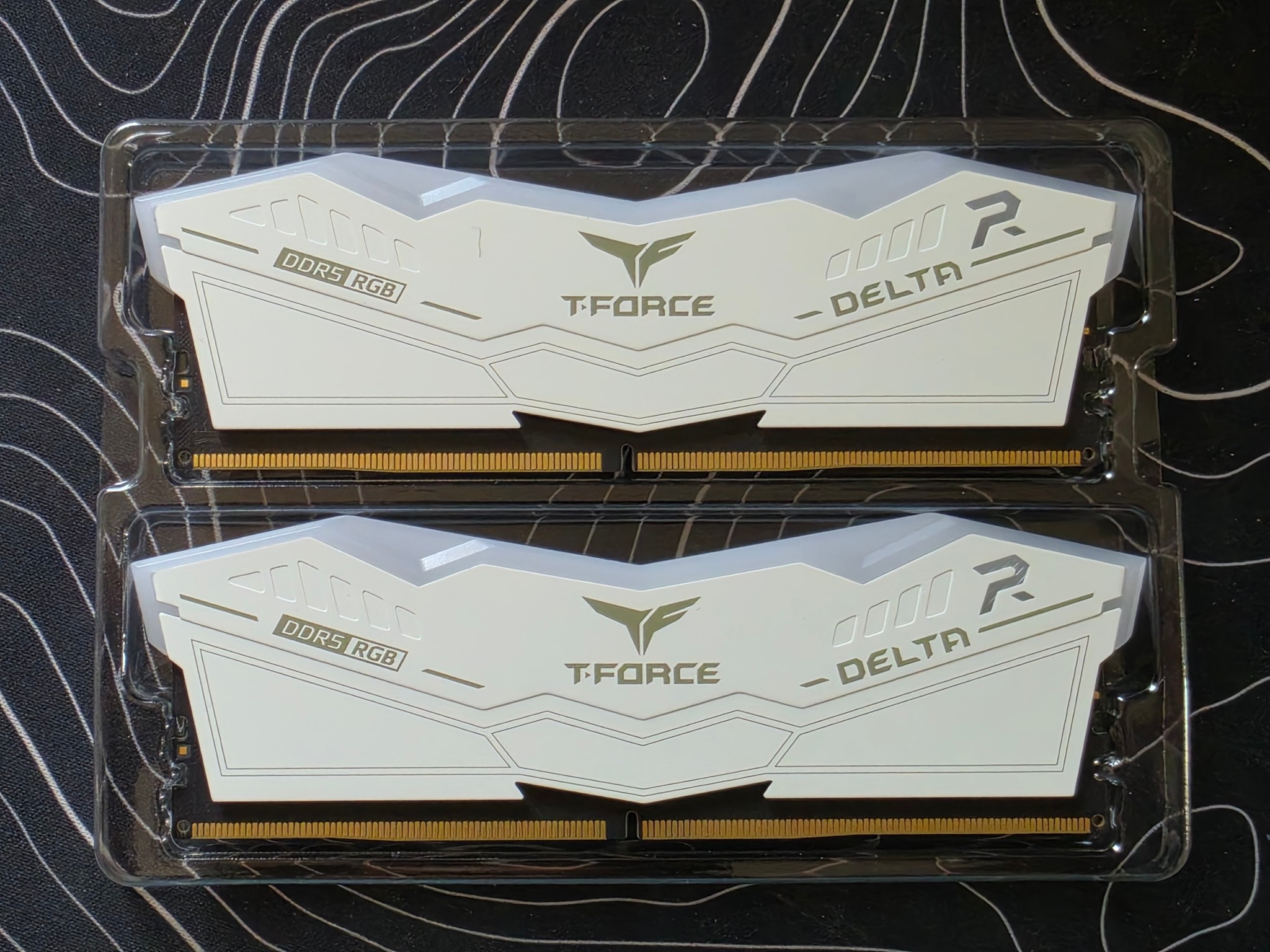 FREE SHIPPING TEAMGROUP T-Force Delta RGB DDR5 16 (2x8GB) 6000MHz DDR5 RAM (White RGB)