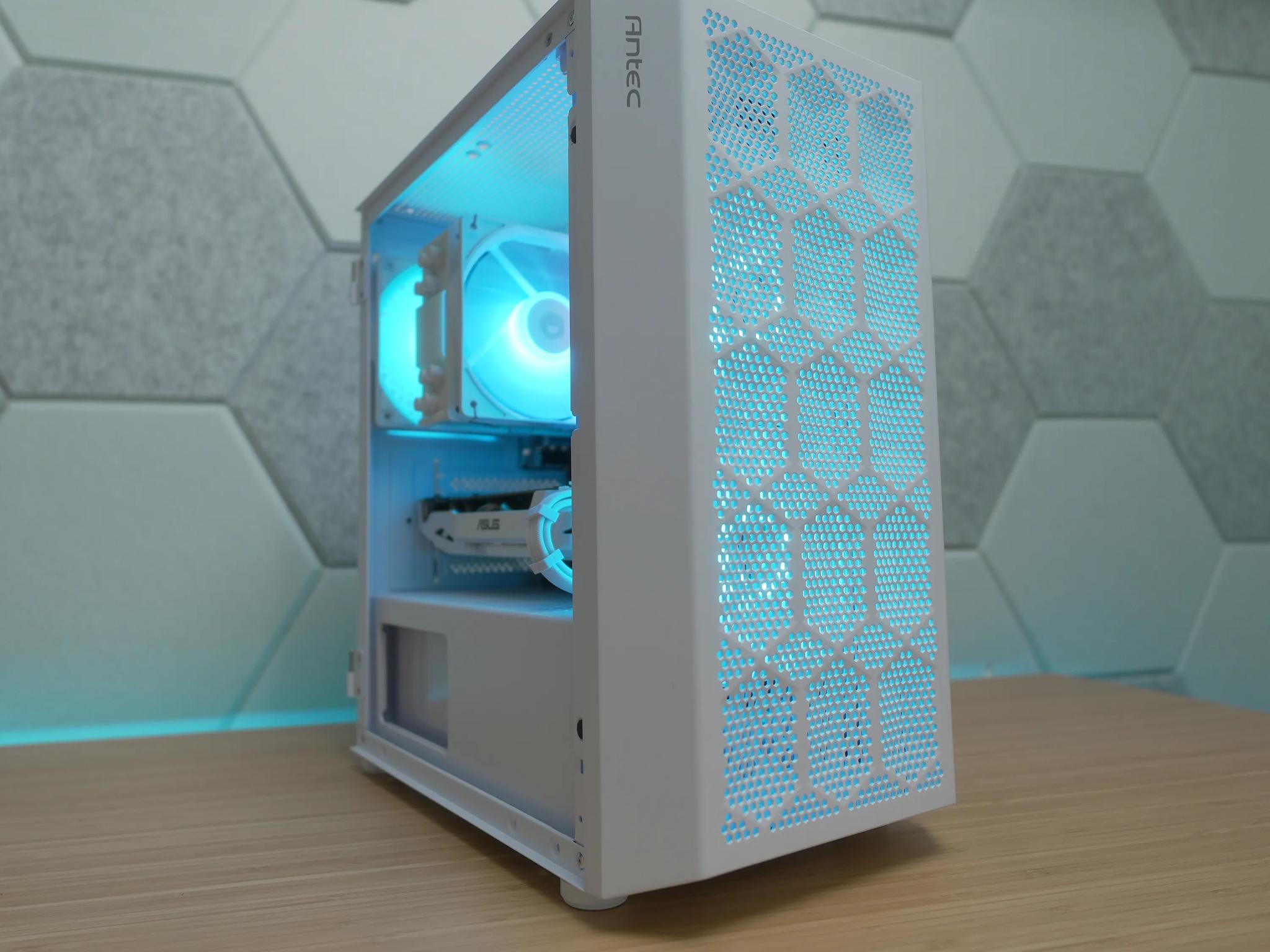 White Gaming PC (Ryzen 7 + Gtx 1070