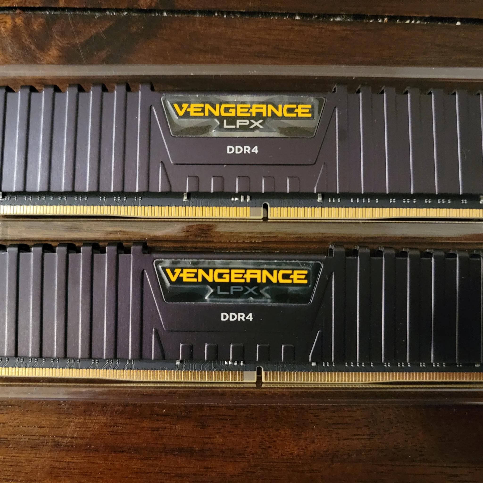 CORSAIR Vengeance LPX 32GB (2 x 16GB) 288-Pin PC RAM DDR4 3200 (PC4 25600)