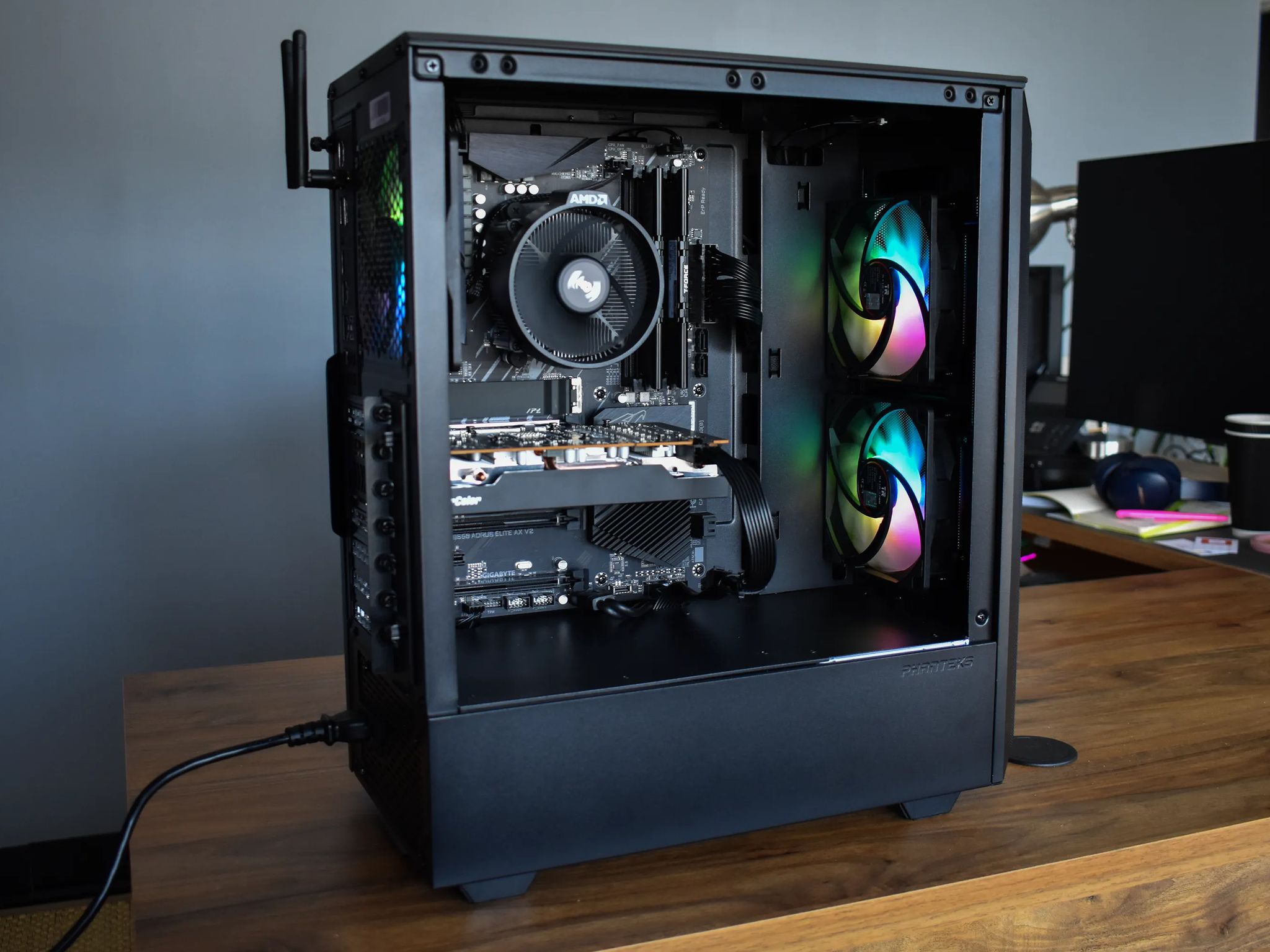Ryzen 5 5500 / RX 6600XT Mid Range Gaming PC