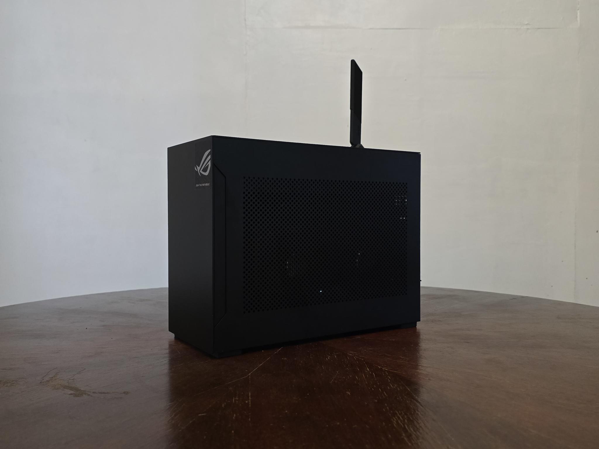 Compact Gaming – Ryzen 7 7800X3D | RTX 4070 | 64GB DDR5 | 240mm AIO | 1000W Platinum SFF PC