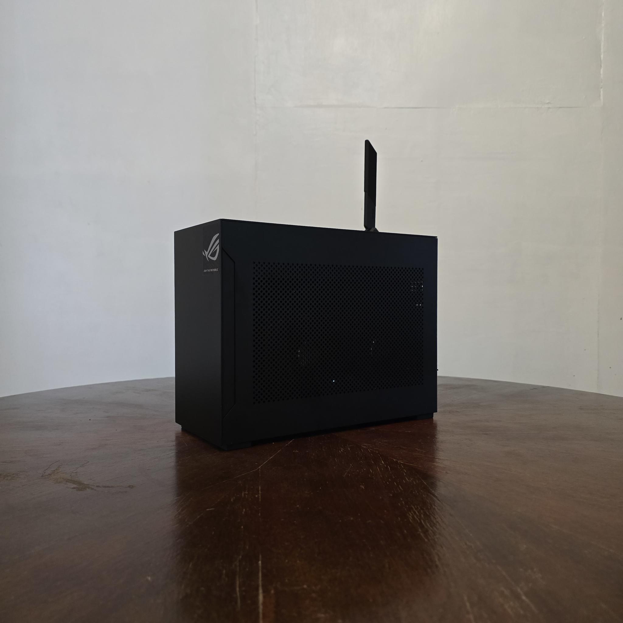 Compact Gaming – Ryzen 7 7800X3D | RTX 4070 | 64GB DDR5 | 240mm AIO | 1000W Platinum SFF PC