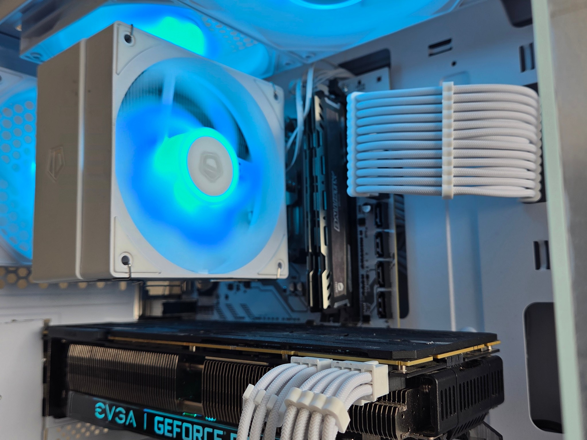 WINTER STORM – Ryzen 5 5500 / RTX 2080 super / 16GB RAM / 500GB NVMe SSD❄️⛄❄️/I/