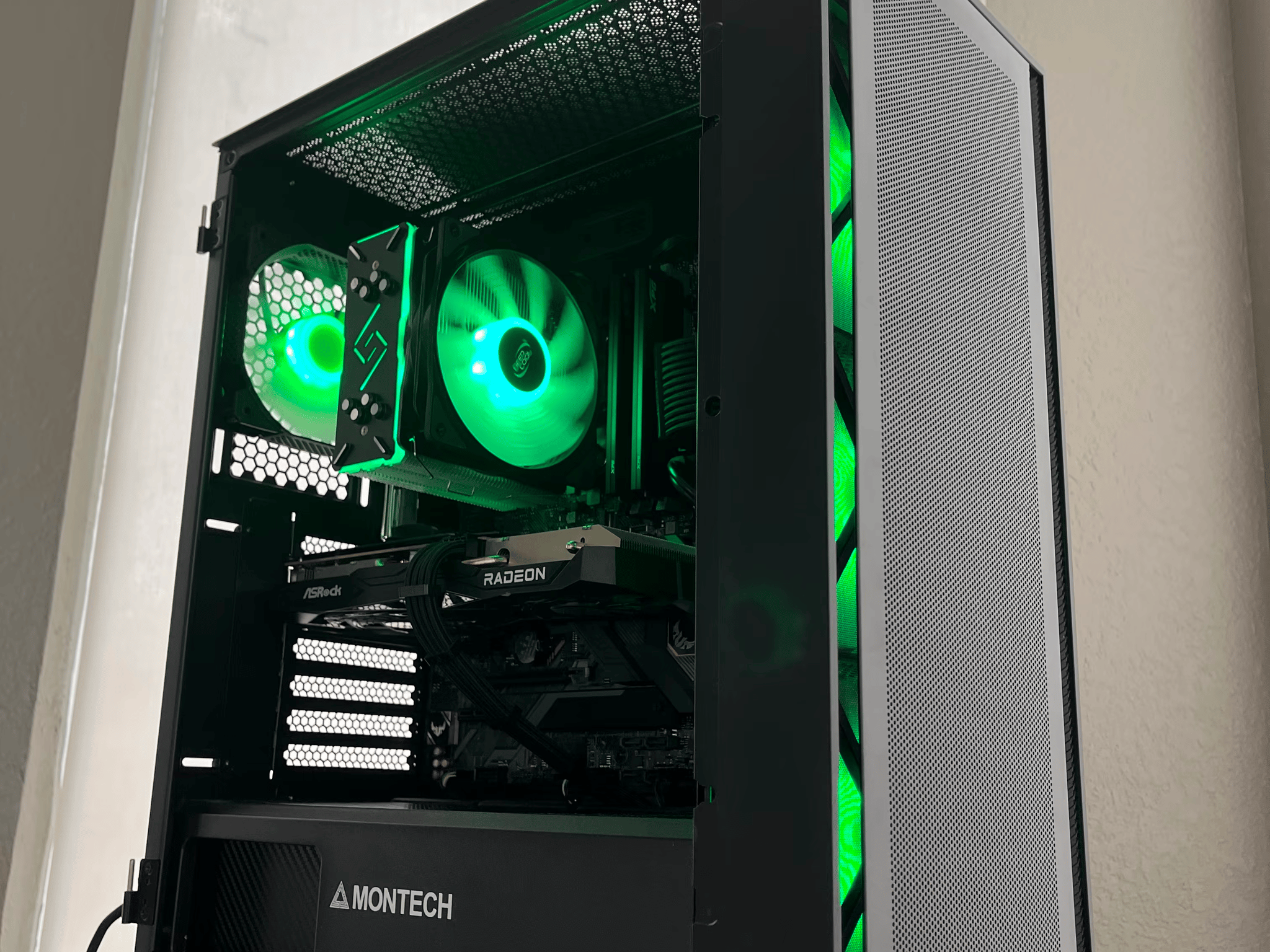 Blackout🥷| i5-10400, Rx 6600 Gaming PC