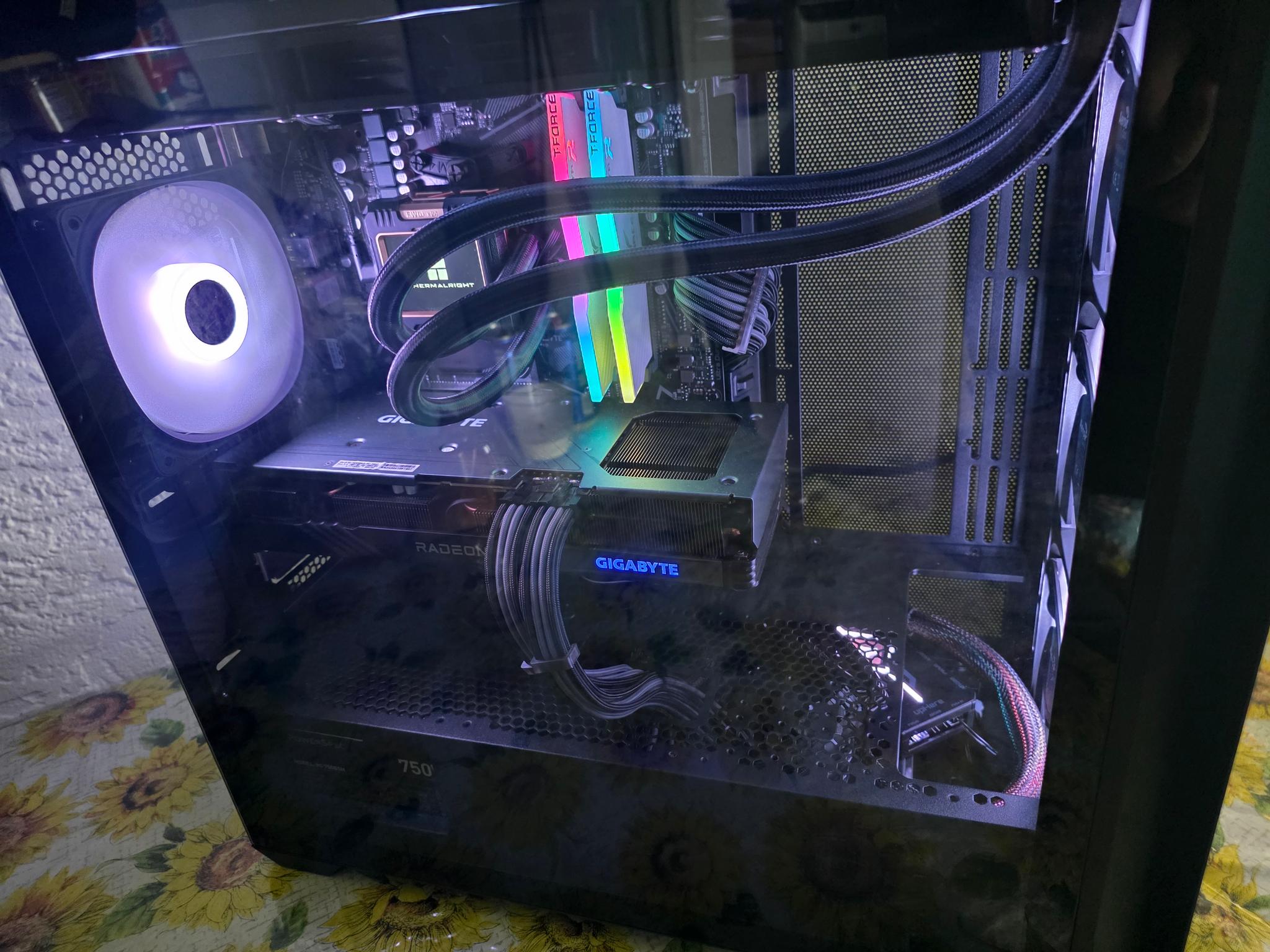 Ryzen 5 5500 / RX 7600XT 16GB/ 1TB NVME / WINDOWS 11 HOME