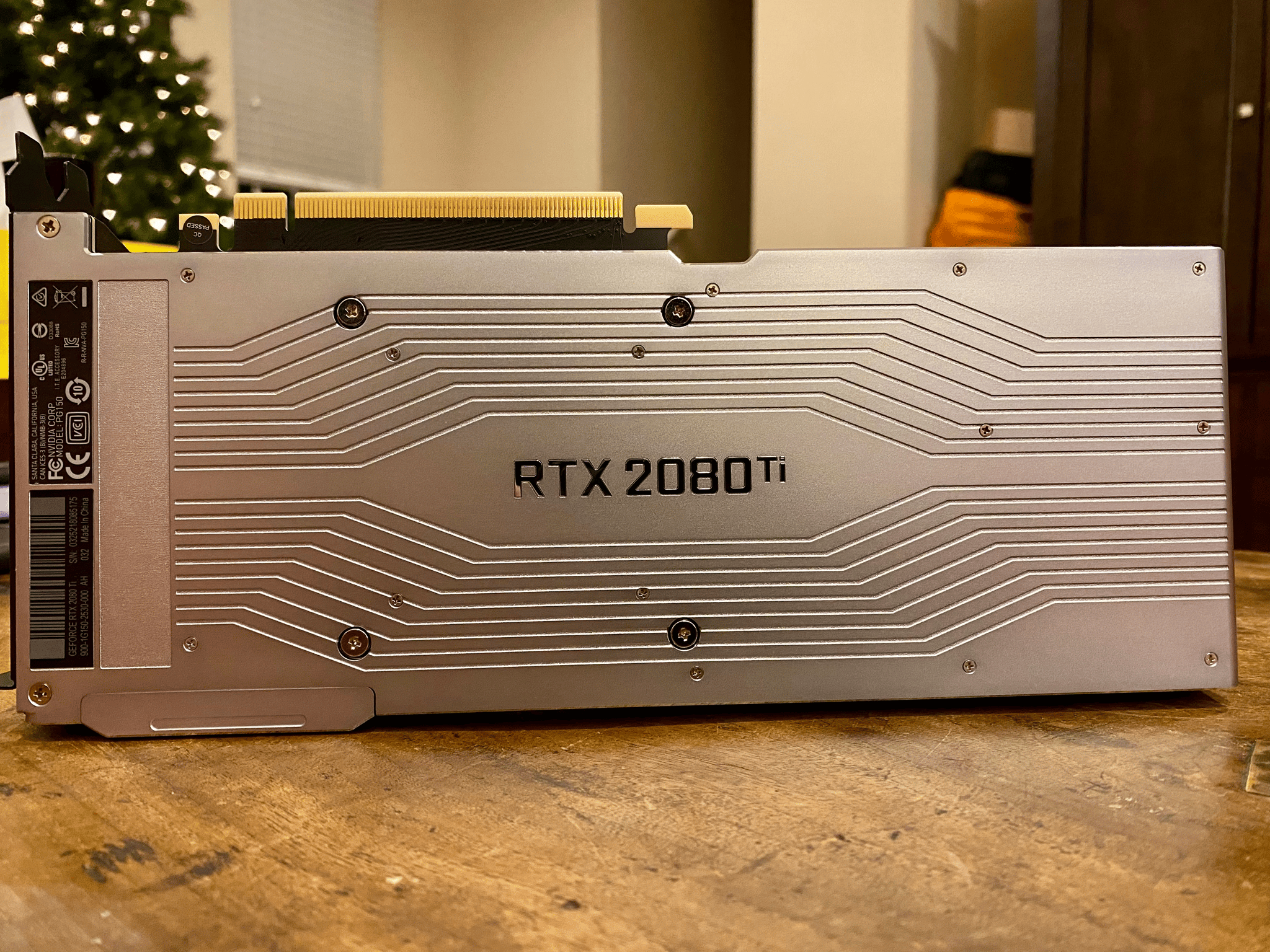 2080 Ti Founders Edition - Works Perfectly - Slight Cosmetic Blemish