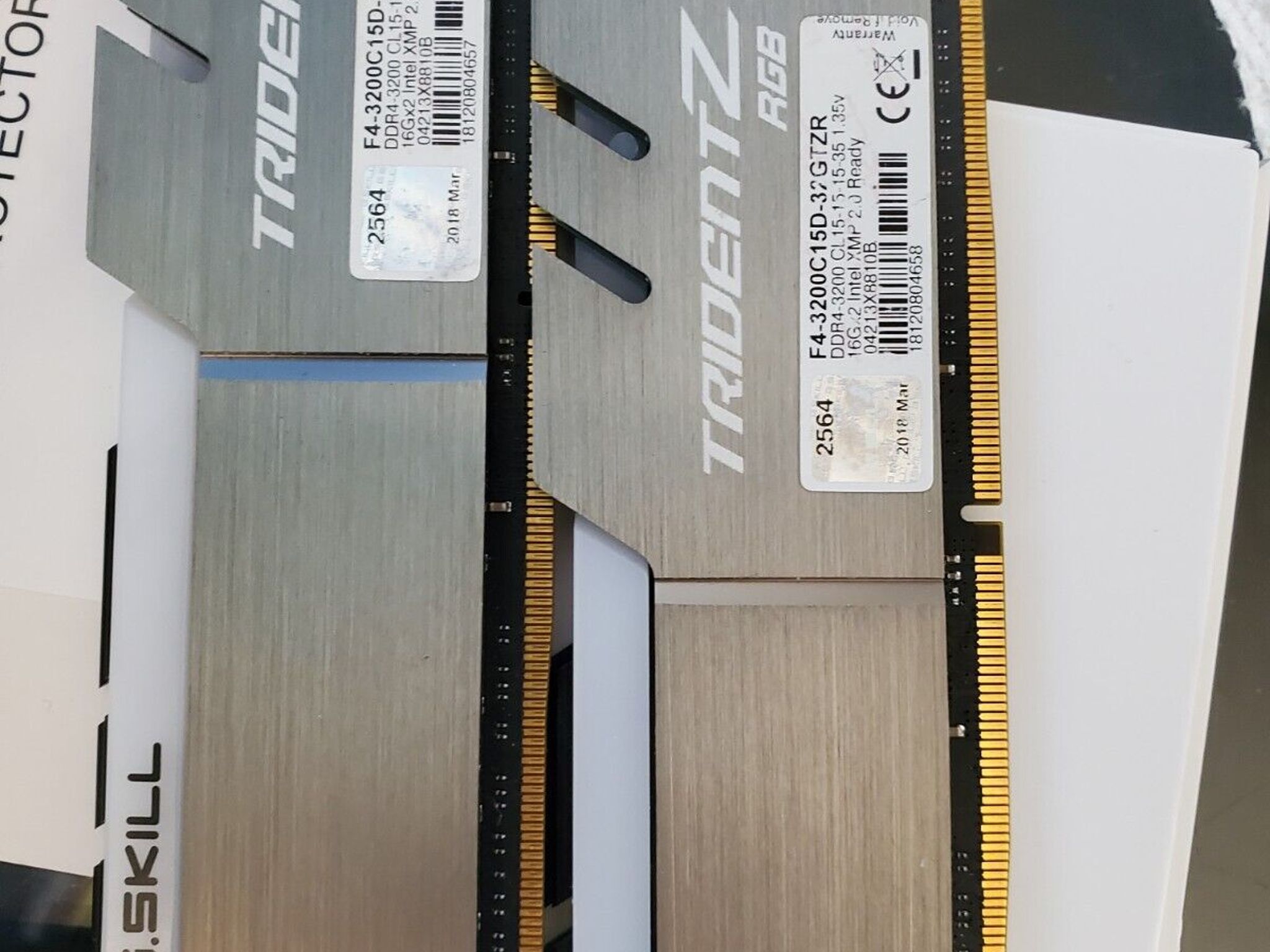 g. skill trident z rgb 32gb ddr4 3200 Cl15