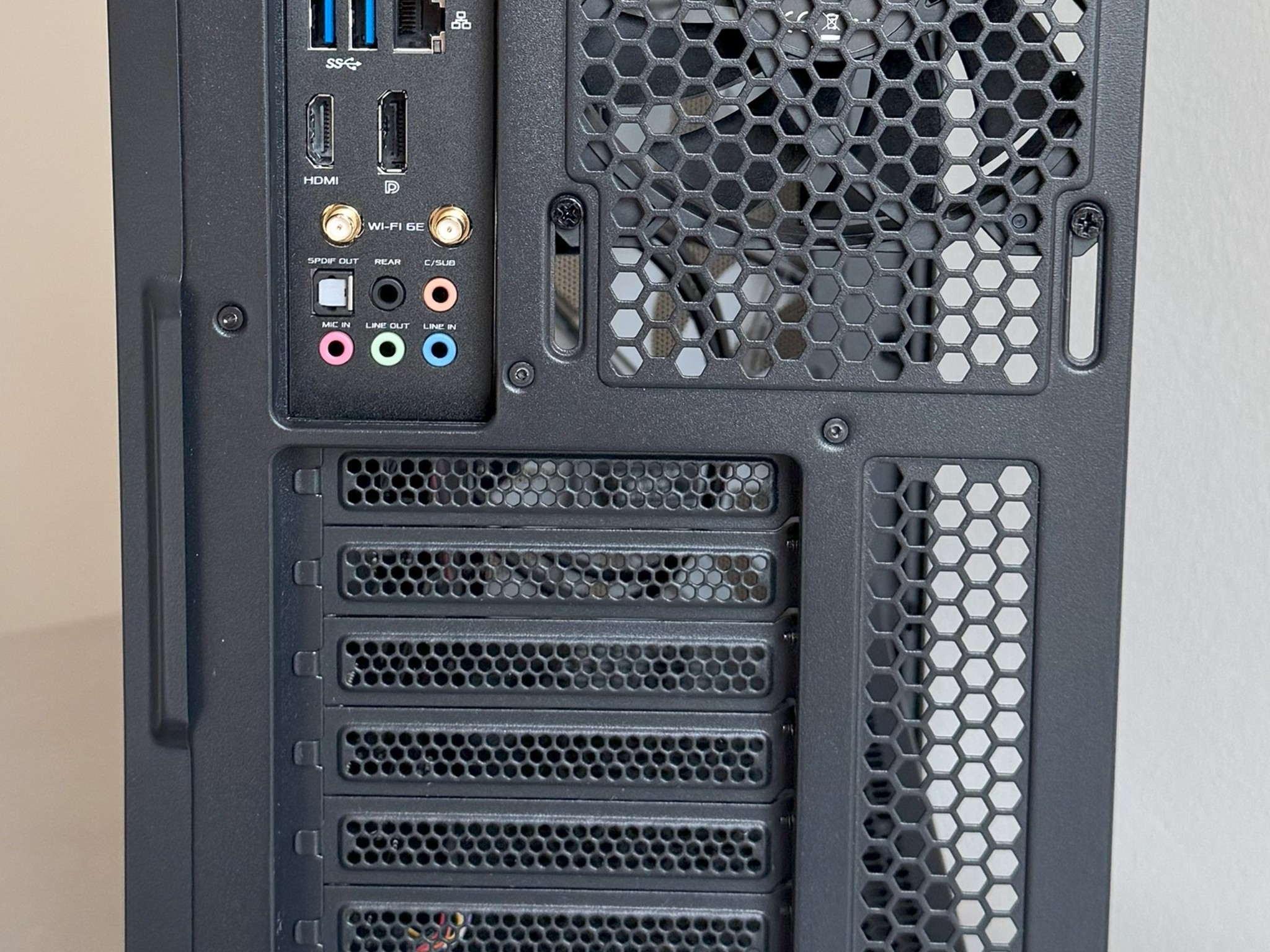 ASUS STRIX B550-F AMD Ryzen 5 5600GT Gaming PC Radeon Vega 7 Graphics 32GB DDR4 1TB SSD Lian Li 215