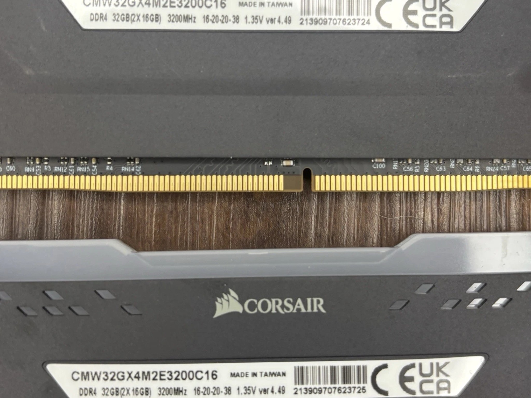 Corsair Vengeance RGB Pro 32GB (2x16GB) RAM DDR4 3200MHz CMW32GX4M2D3200C18