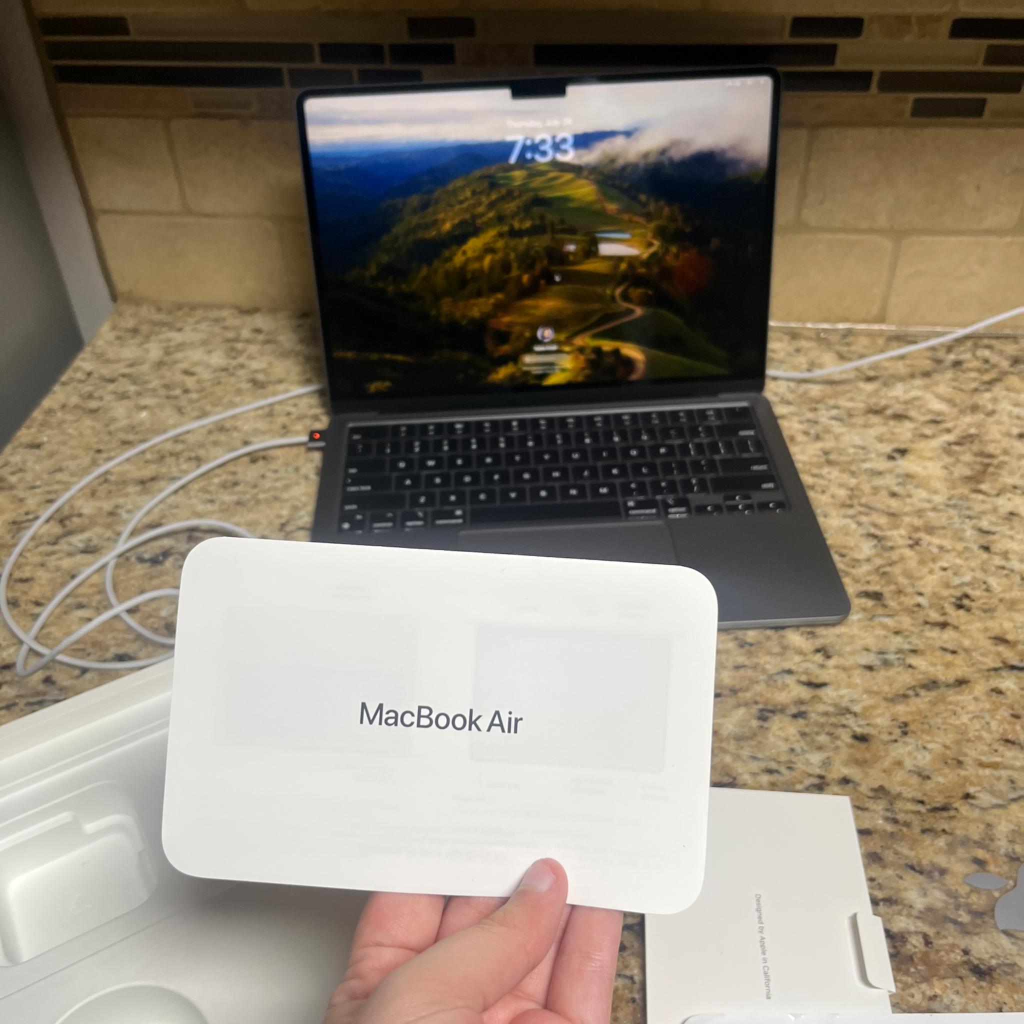 Apple 2022 MacBook Air Laptop with M2 chip, 13.6-inch Liquid Retina Display, 8GB RAM, 256GB SSD