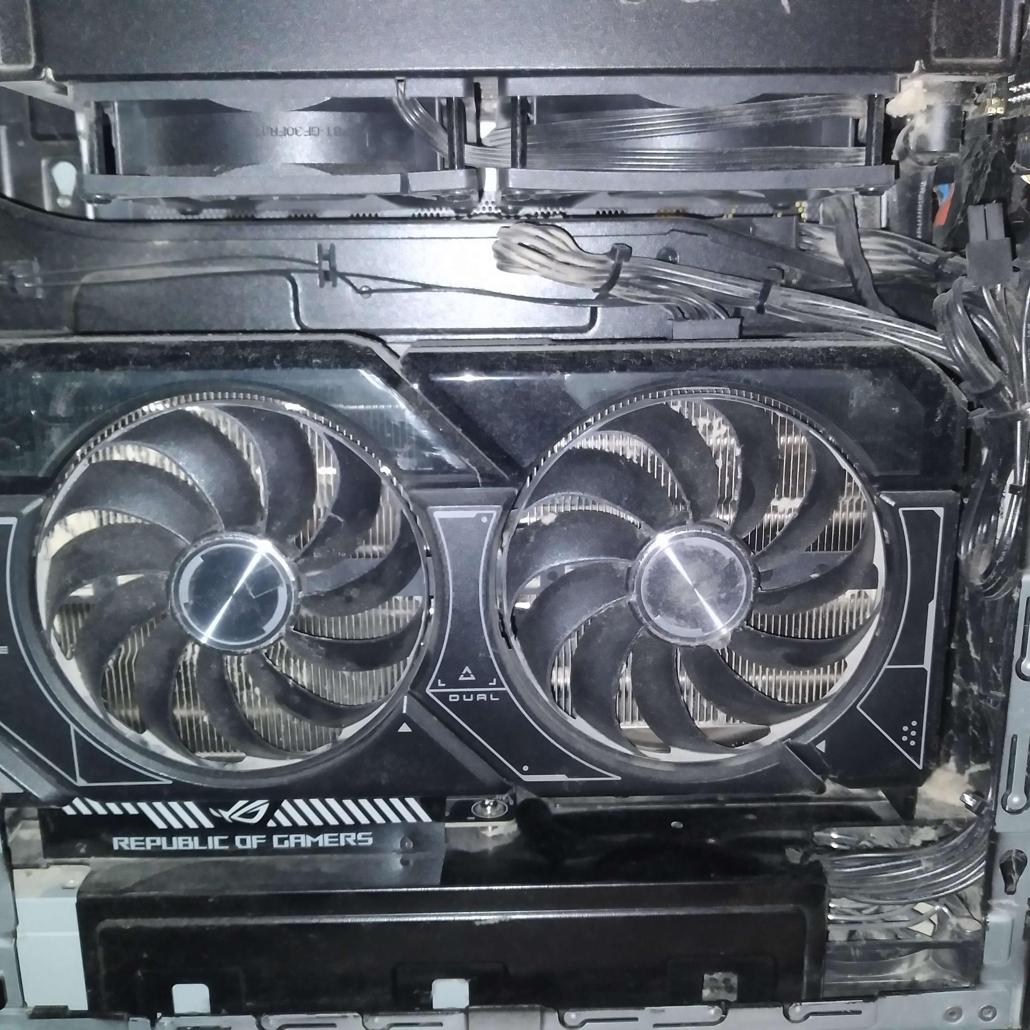 tiny but powerful ROG gaming pc