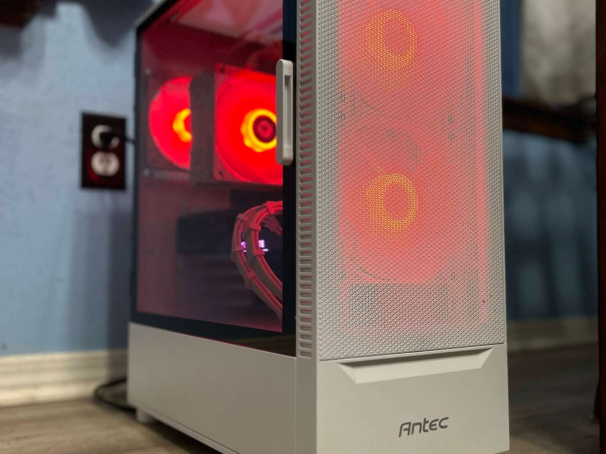 ALL WHITE NVIDIA GAMING PC (3070, ryzen 7, 32gb ram)