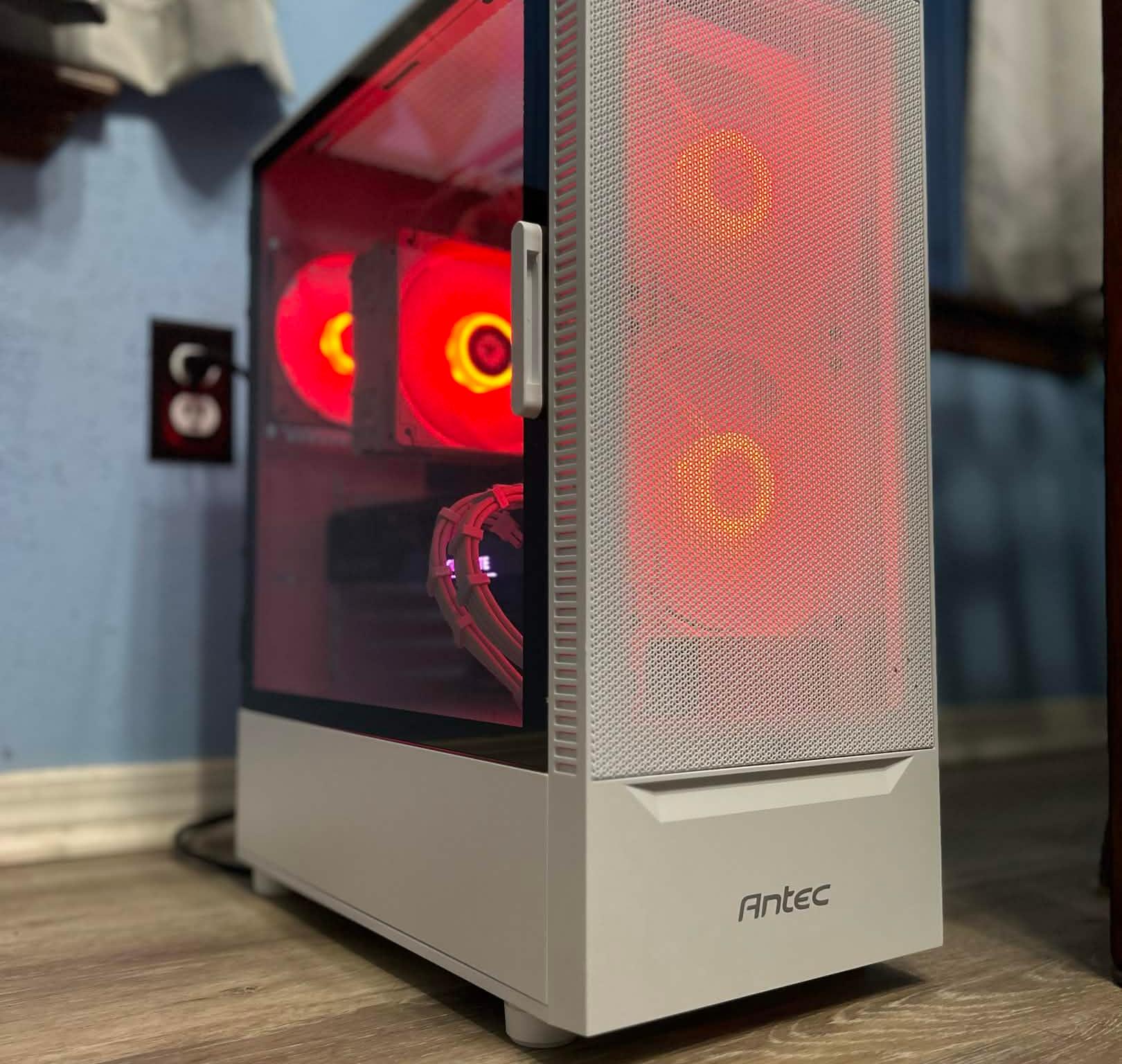 ALL WHITE NVIDIA GAMING PC (3070, ryzen 7, 32gb ram)