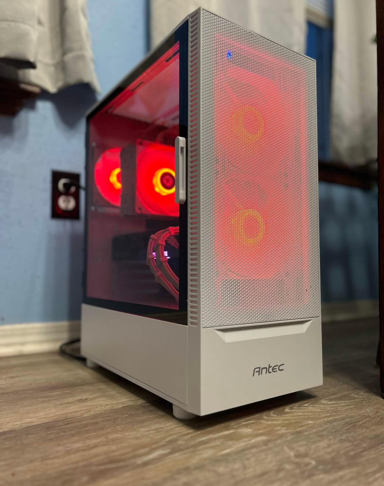 ALL WHITE NVIDIA GAMING PC (3070, ryzen 7, 32gb ram)