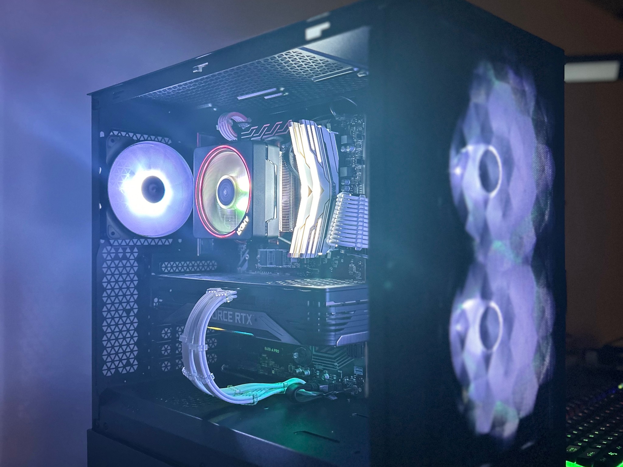 GREAT VALUE 1440P || ❄️⚫Obsidian Frost⚫❄️ || RTX 3070/Ryzen 5 5600X/32 GB DDR4/512 GB NVME/WiFi