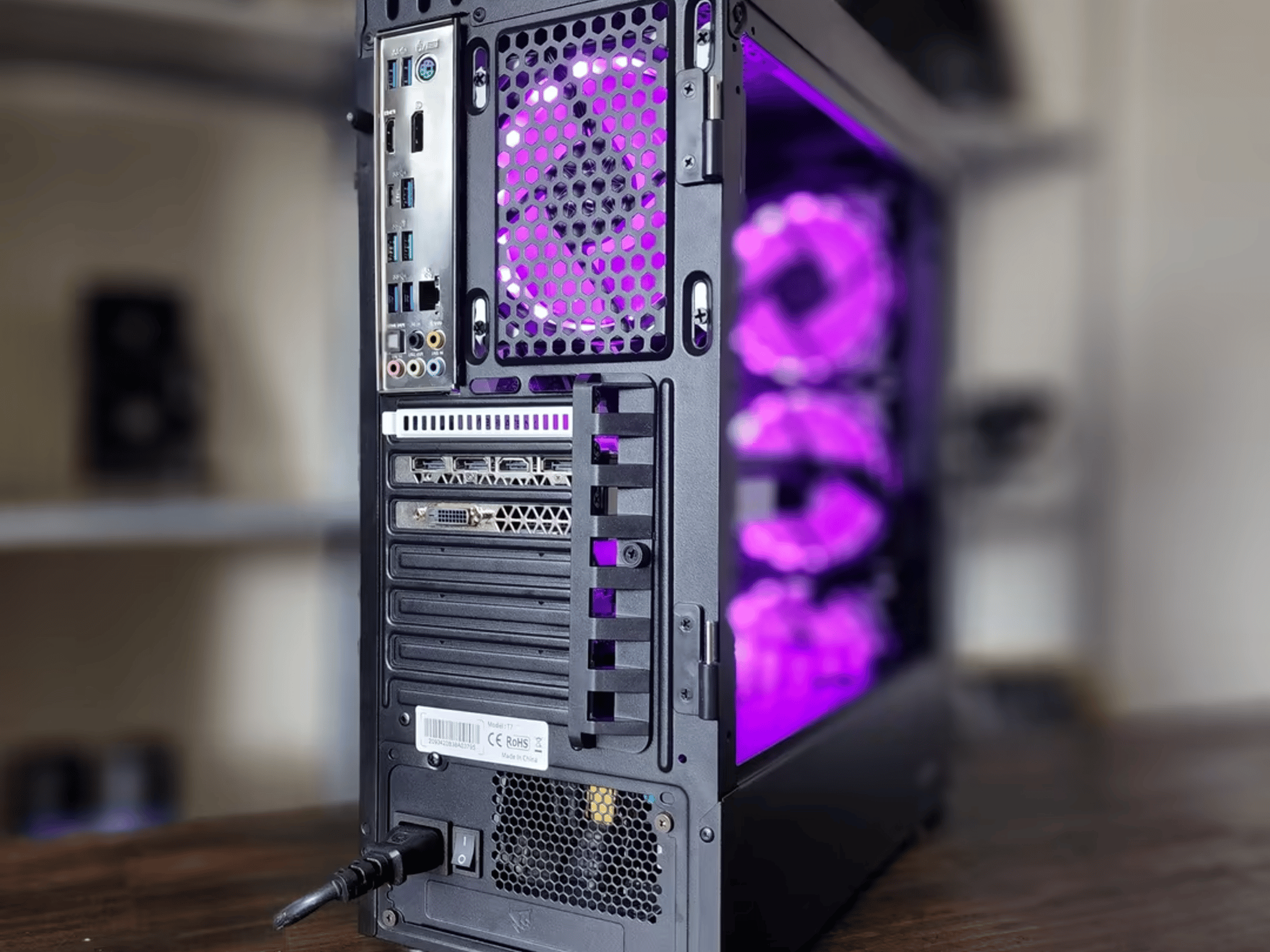 Nvidia GeForce GTX 1070 // AMD Ryzen 5 1600 // Corsair LPX 16GB 3200MHz