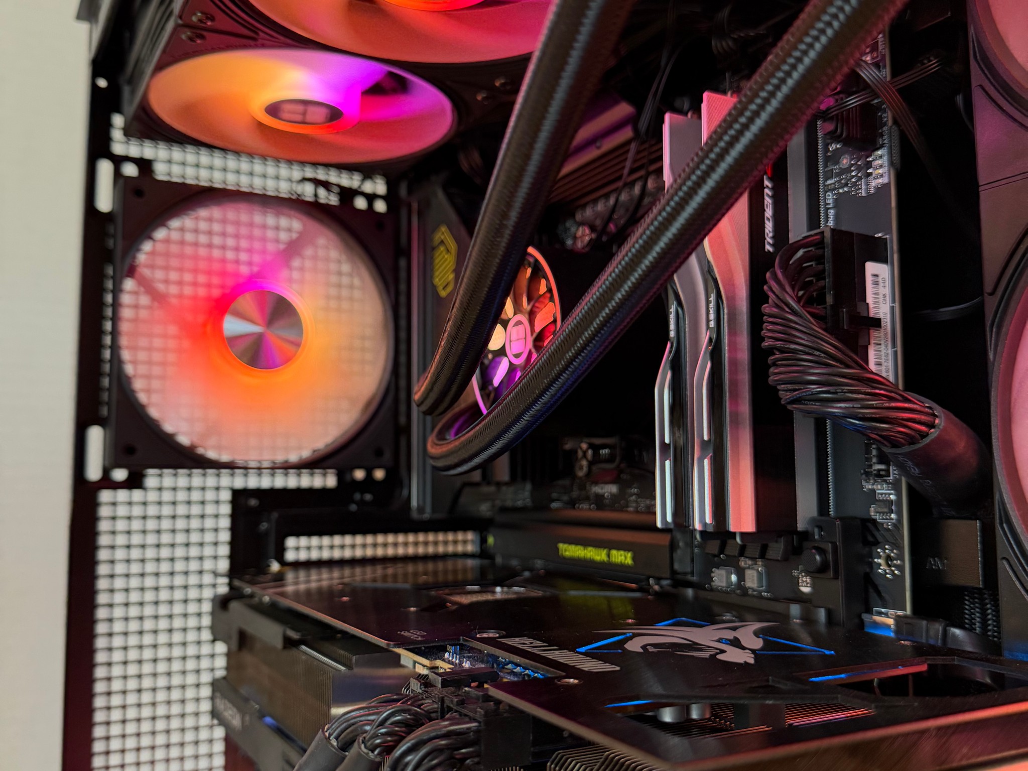 Radeon RX 7900 XT Custom Gaming PC - Ryzen 7 9800X3D