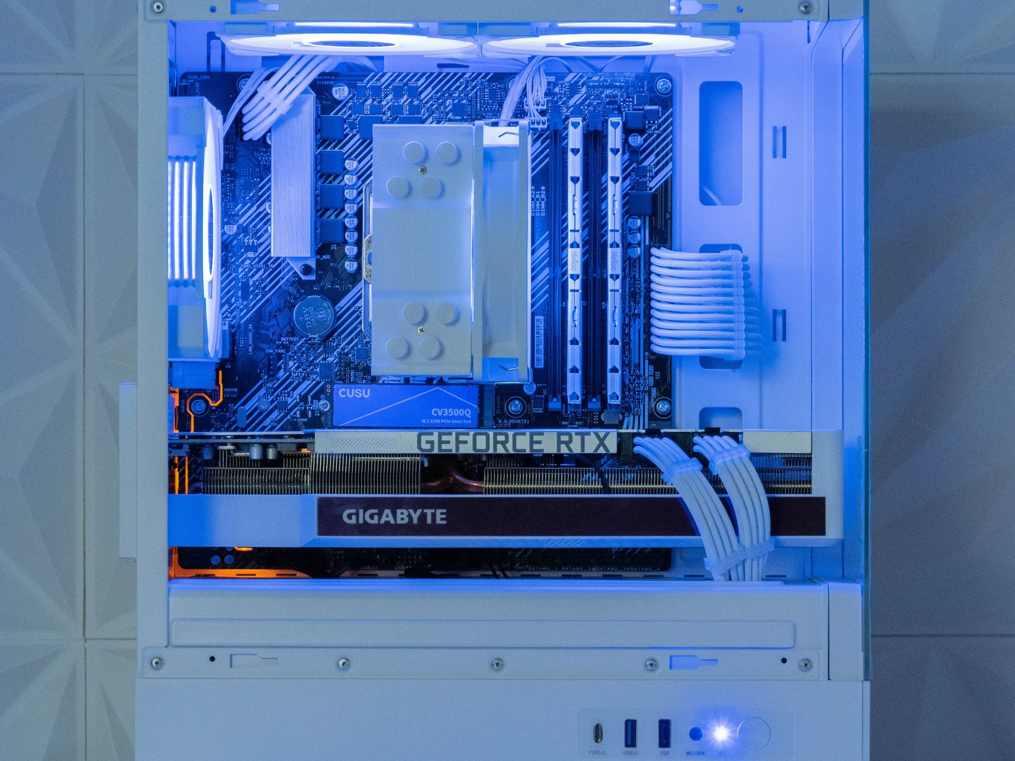 ⛄️ Snowy Spirit | Ryzen 5 5600X / RTX 3070 Ti / 32GB RAM / 1TB NVMe Gaming PC ⛄️