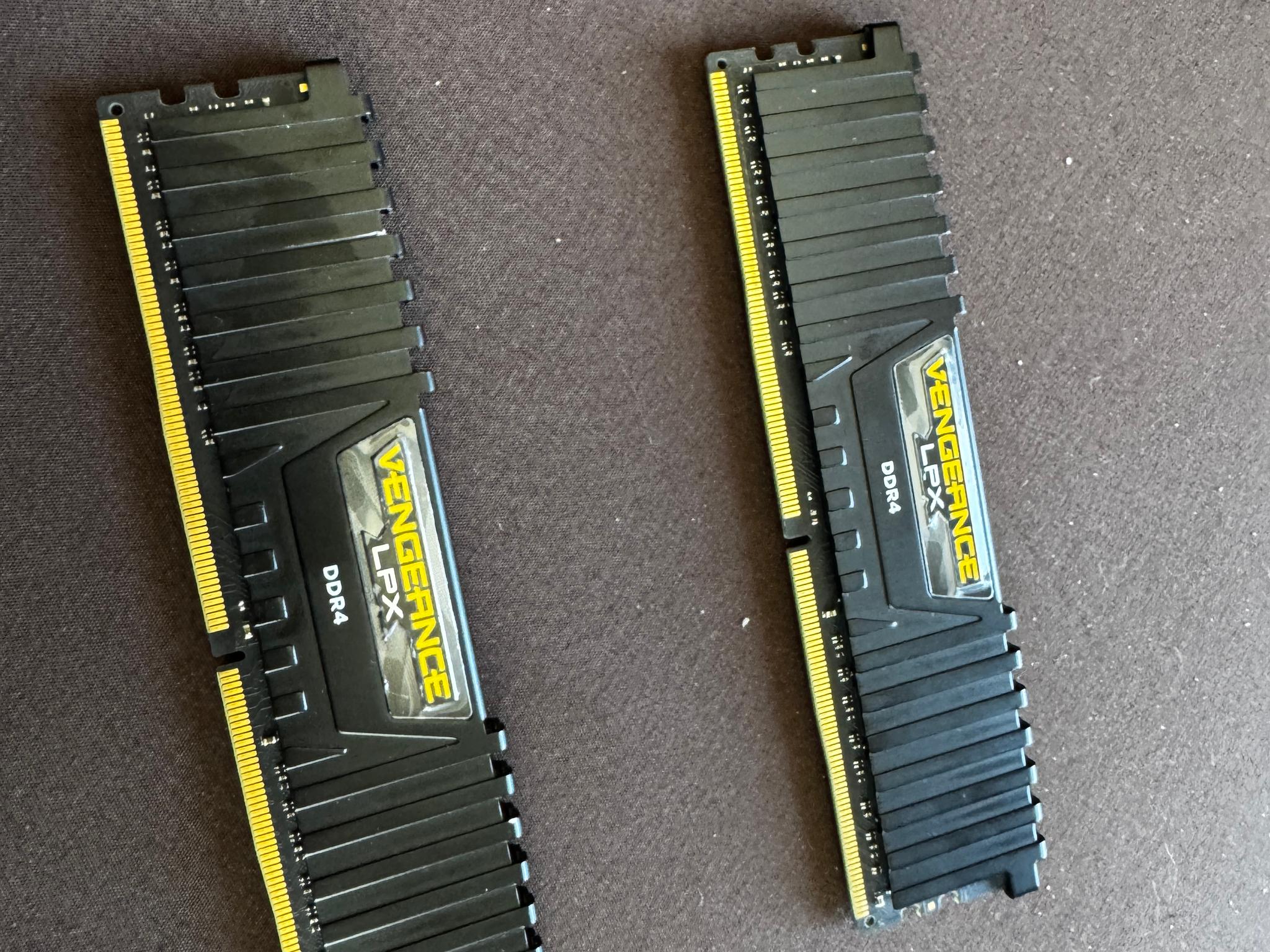 Corsair Vengeance LPX DDR4 RAM kit - 32gb (2x16) 3200mHz - USED/GREAT