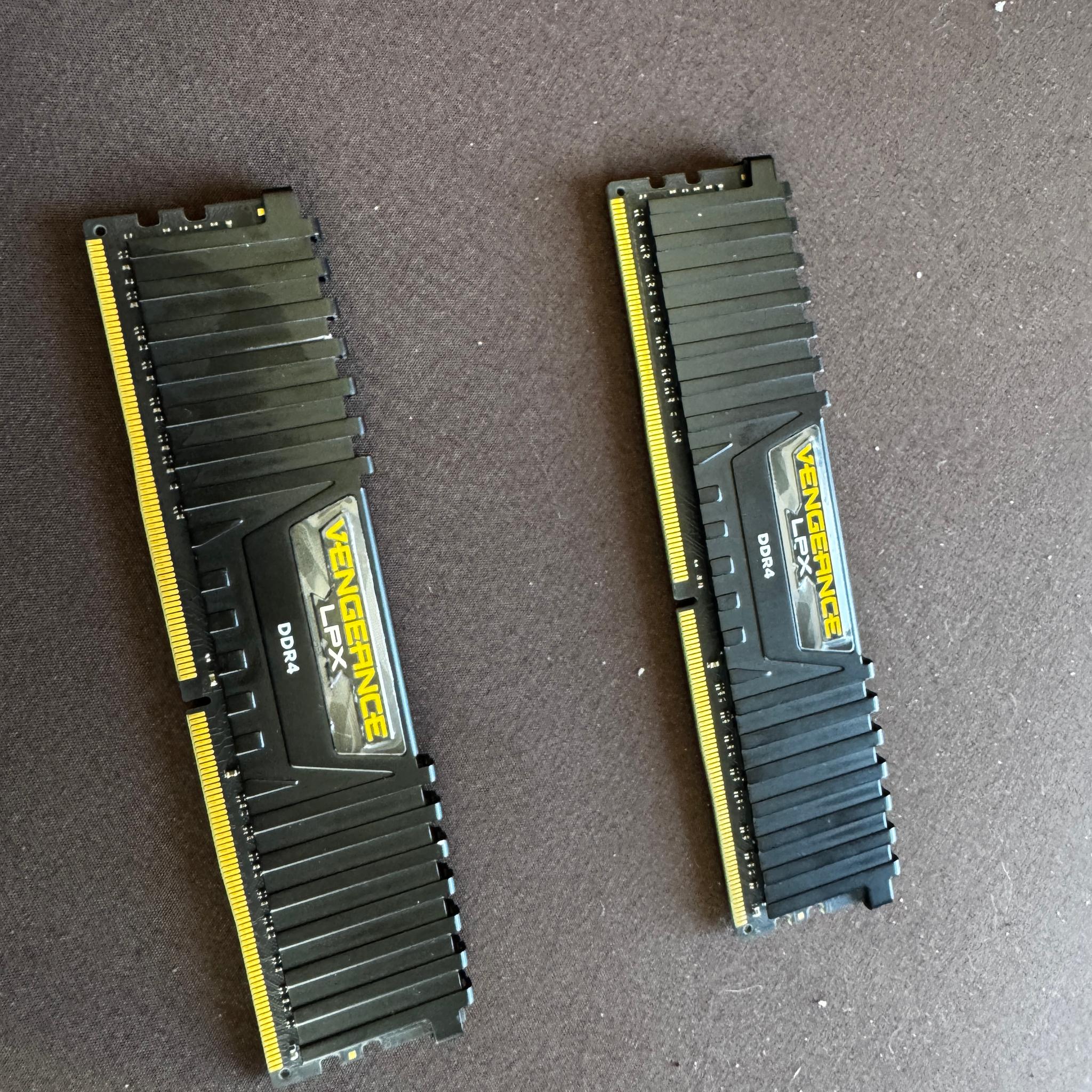 Corsair Vengeance LPX DDR4 RAM kit - 32gb (2x16) 3200mHz - USED/GREAT