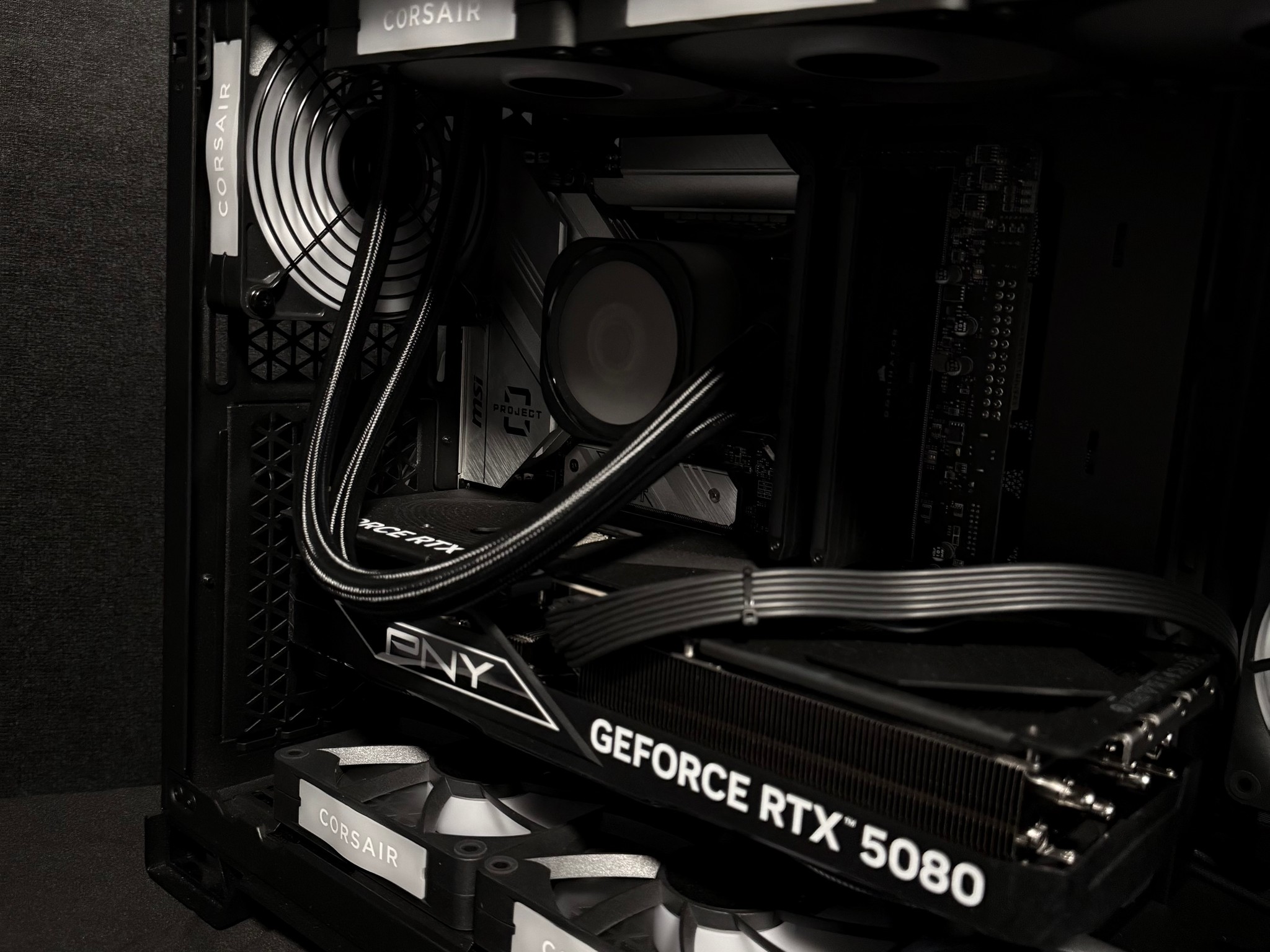 ⚫️💎Corsair vengeance 4K RTX 5080 ⚫️💎 i9-14900KF⚫️💎 W11 pro ⚫️💎 32gb Ram ⚫️💎2Tb storage