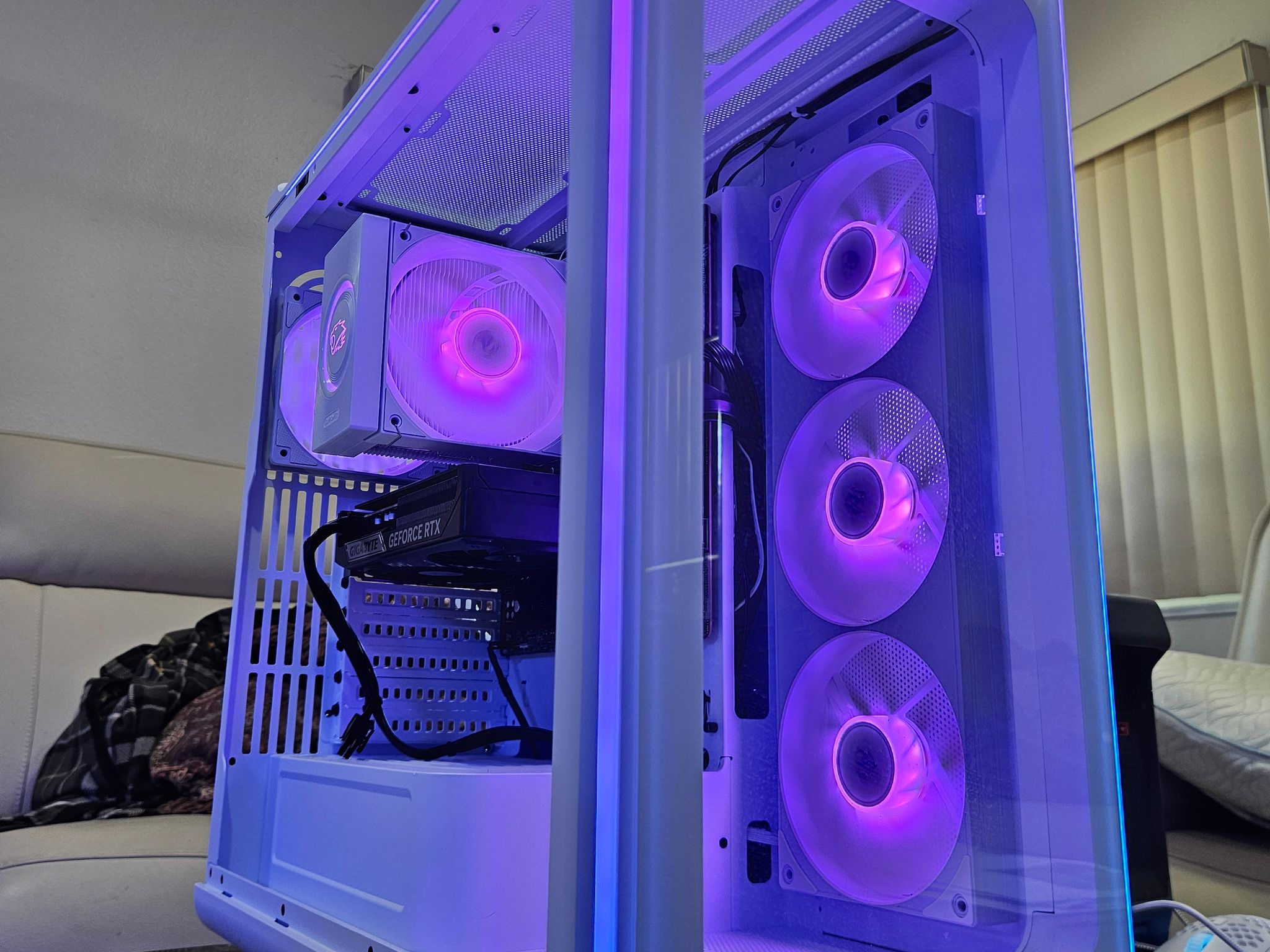 RTX 5060 Ti Gaming PC • Ryzen 5 8400F • 1TB M.2 • 16GB DDR5 • IBuyPowerPc • B650M • White