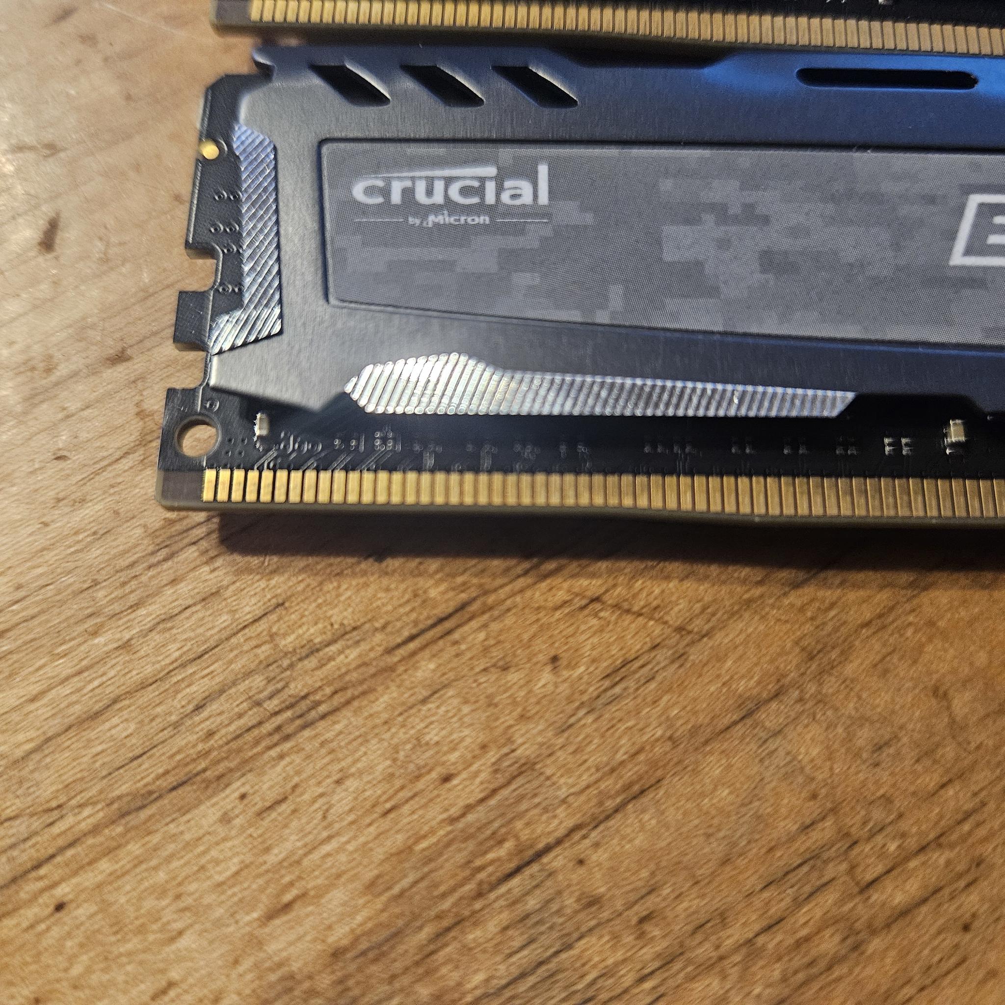Crucial ballistix 32gb 2400mhz ddr4