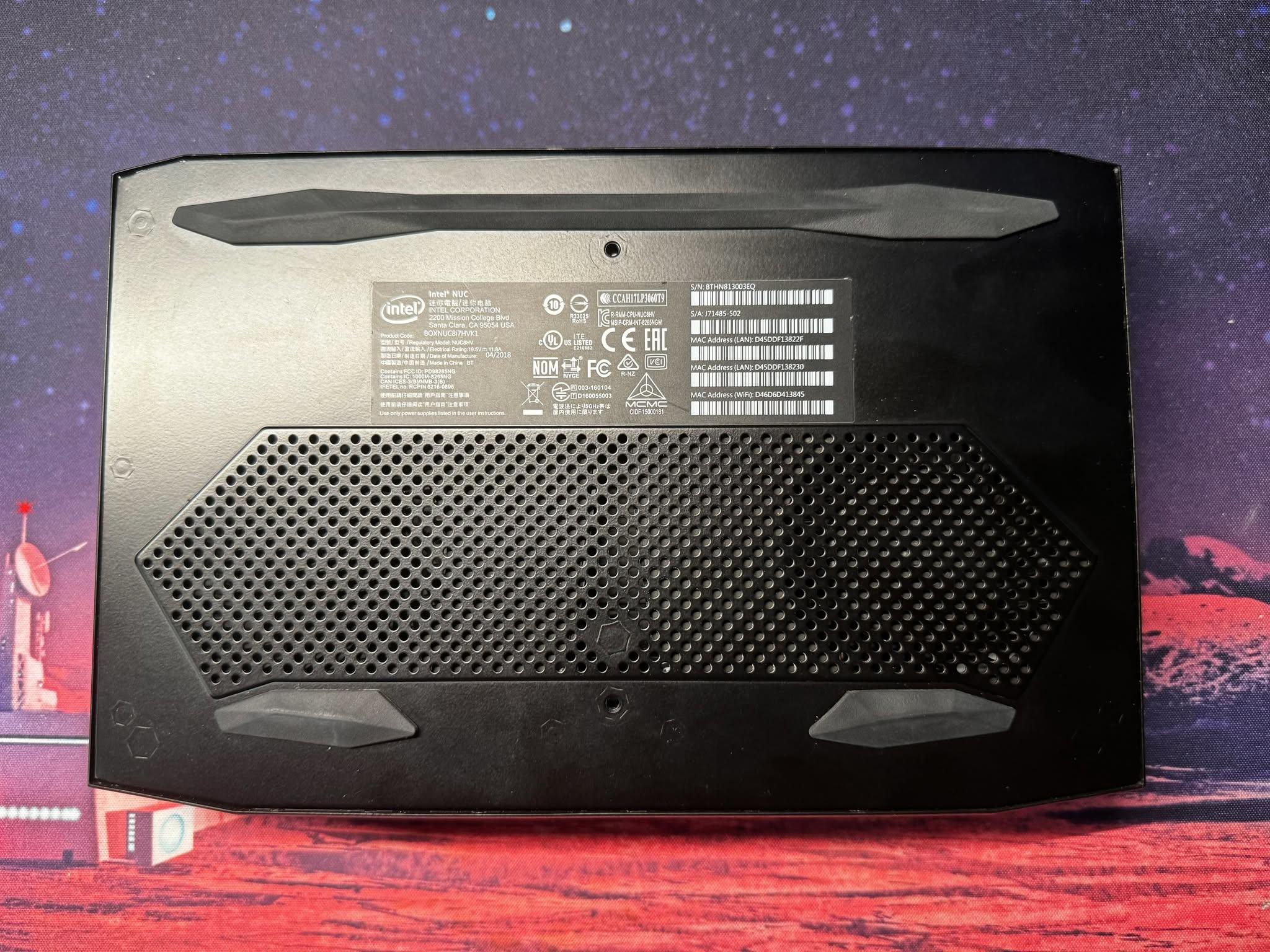 Intel NUC8i7HVK Hades Canyon i7-8809G 3.1GHz, 512GB m.2 SSD, 32768MB RAM, Radeon Vega M GH Graphics