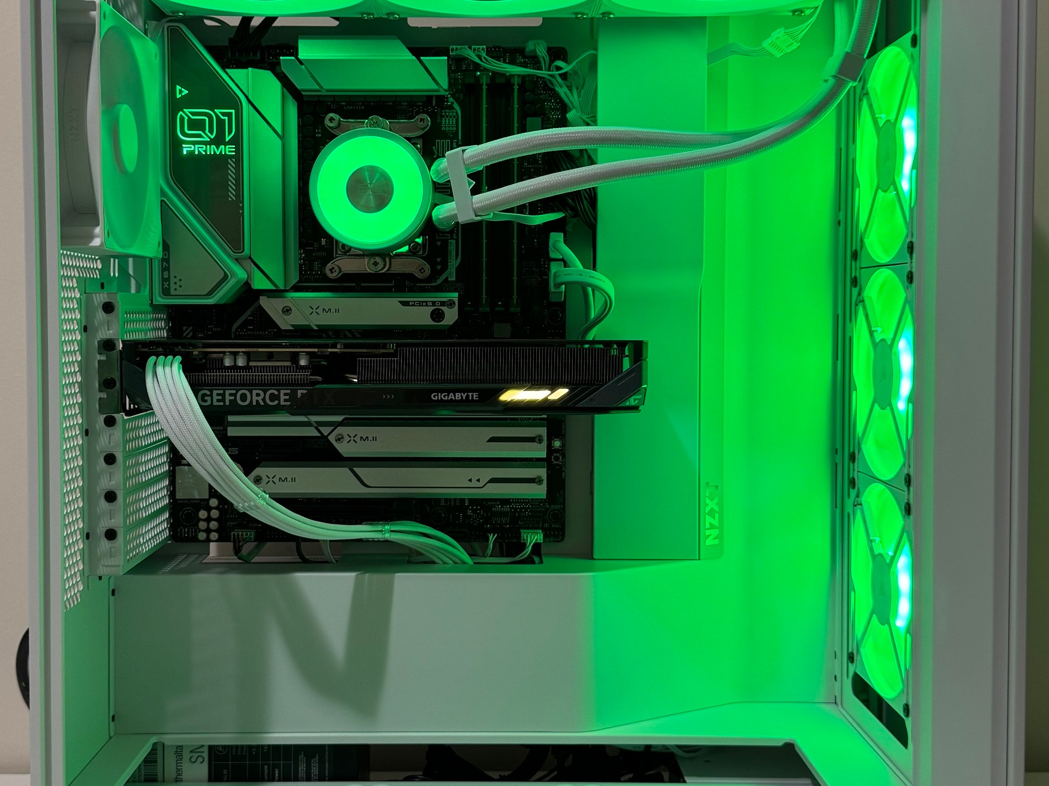 AMD Ryzen 7 8700F 64GB DDR5 RAM GeForce RTX 5060 1TB NVMe SSD NZXT H7 Flow AM5 Gaming PC
