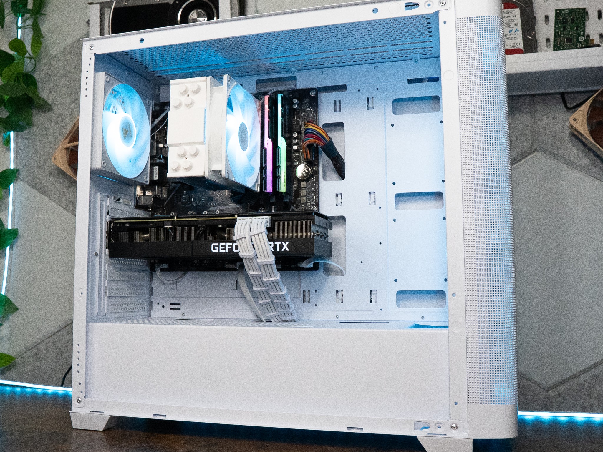❄️🌨 | HP GeForce RTX 3080 10GB | RYZEN 7 5800X | 16GB DDR4 RAM | 2TB SSD | Y2K Destiny GOLD