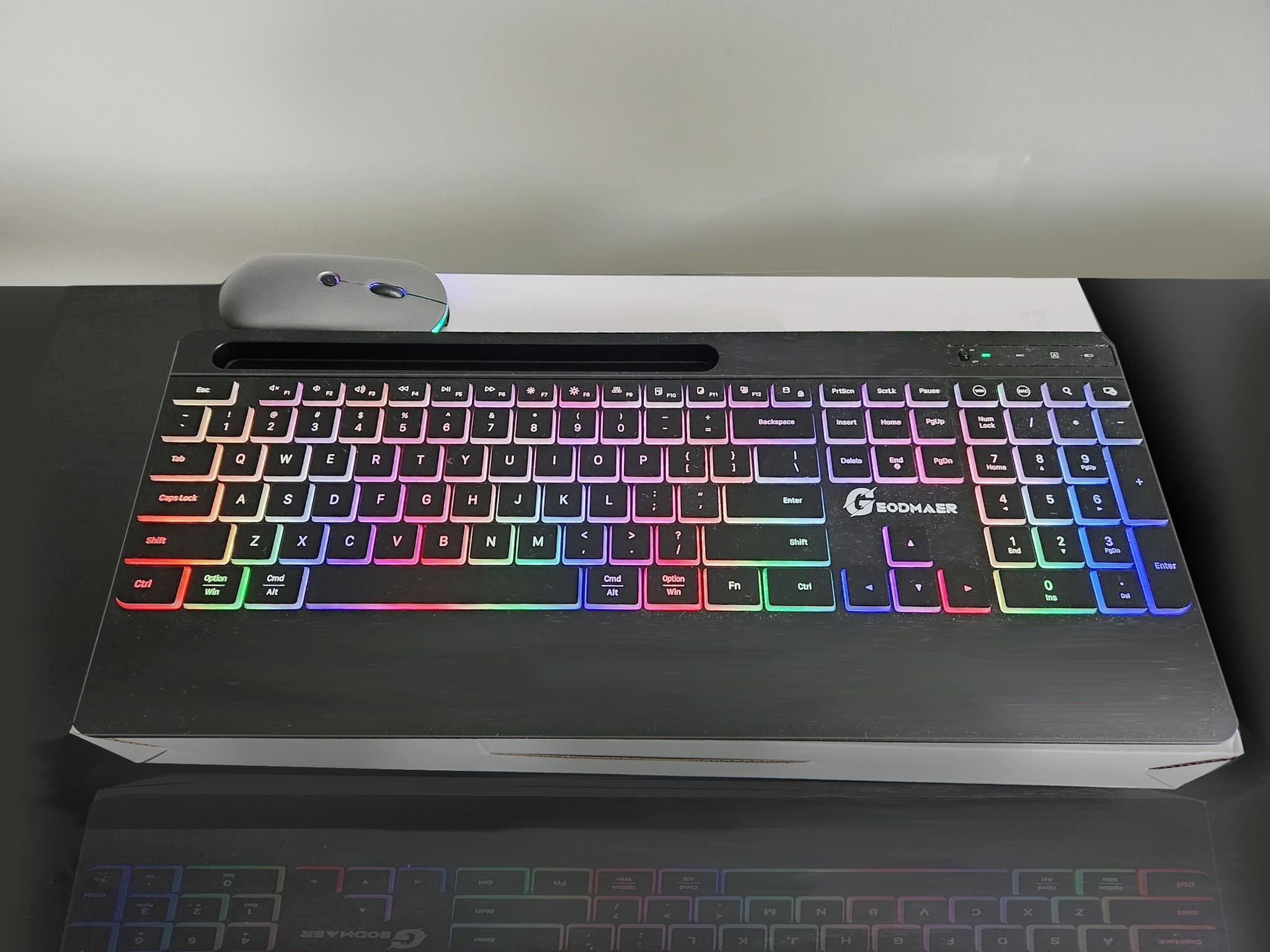 GEODMAER Wireless Keyboard and Mouse Combo with Phone Holder, Wrist Rest, Silent